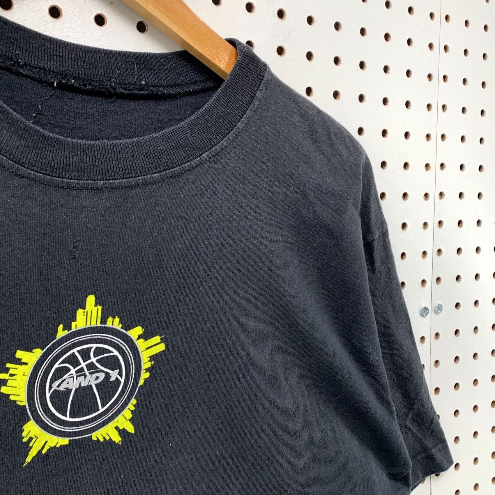 Vintage VINTAGE AND1 Basketball Shirt Mens L Black Yellow Graphic 21X27.5 Size US L / EU 52-54 / 3 - 7 Thumbnail