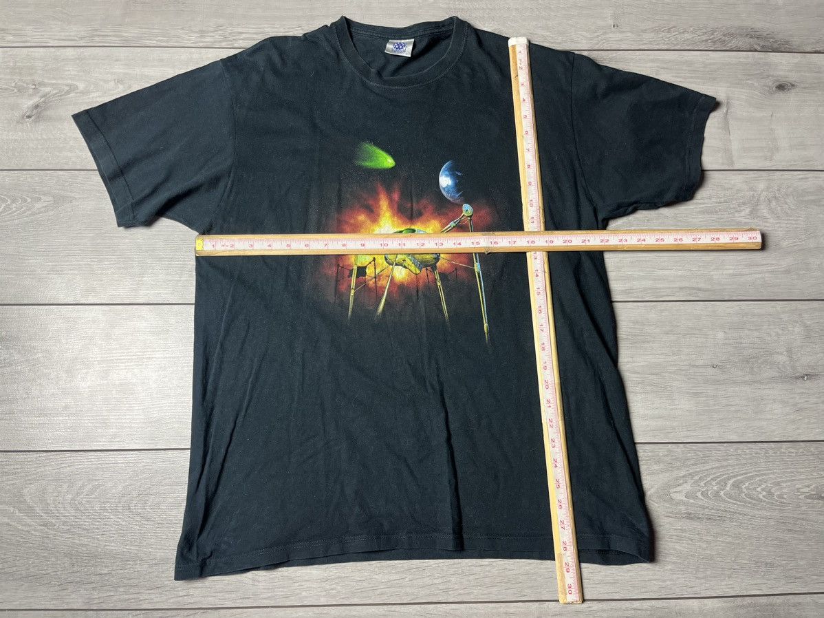 Band Tees War of the worlds Tshirt movie vintage size XLarge Size US XL / EU 56 / 4 - 5 Thumbnail