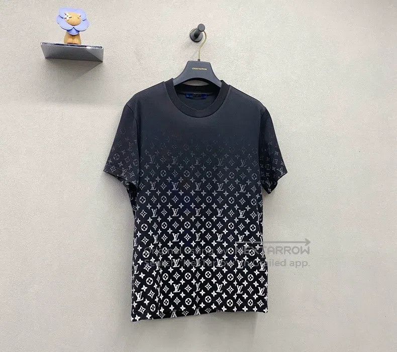 Louis Vuitton Louis Vuitton Black full-print logo gradient short sleeve Size US XS / EU 42 / 0 - 3 Thumbnail