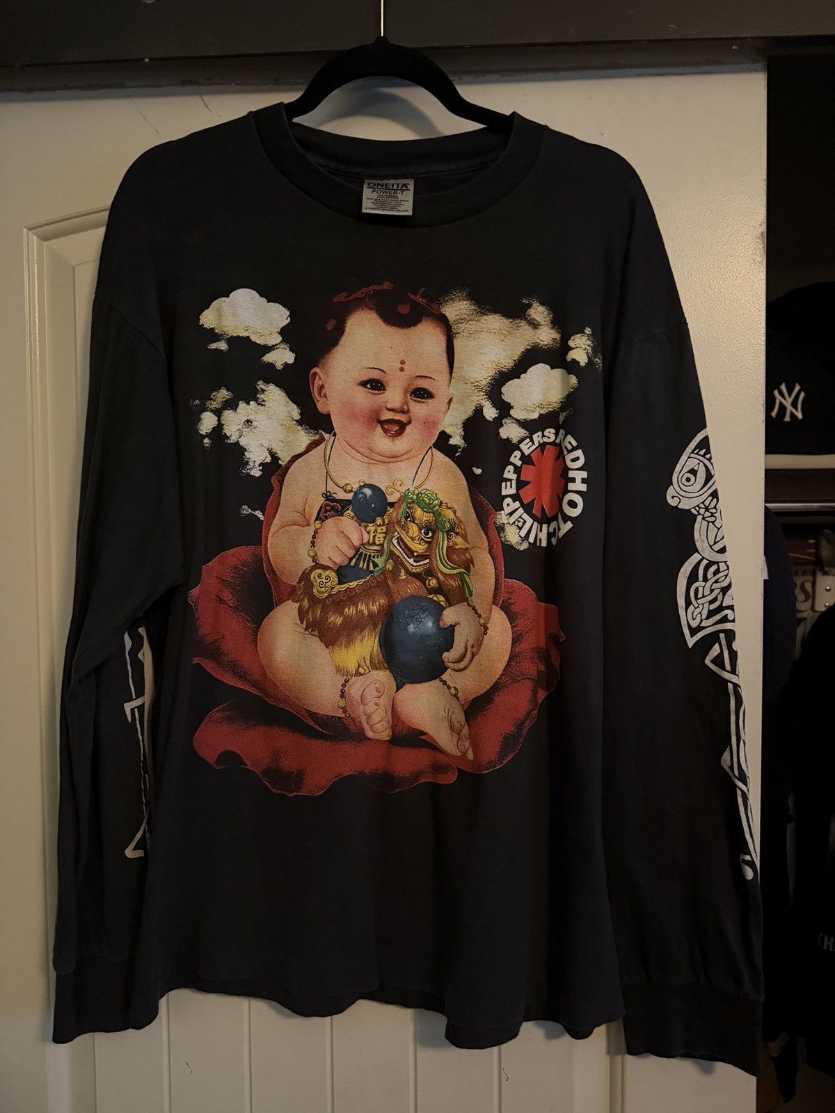 Vintage Red hot chuli peppers longsleeve xl Size US XL / EU 56 / 4 - 1 Thumbnail