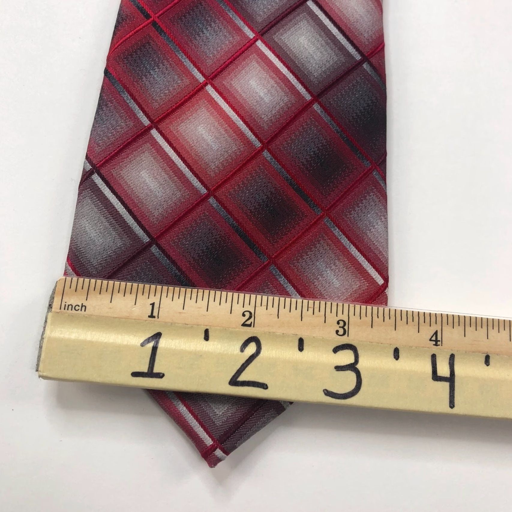 Stafford VINTAGE Stafford Performance 100% Silk Neck Tie Men’s Geometric 3.5" / 56 In Tie Mens Red Geometric Vintage 56 Inches 3.5 Inch Width Mens Size ONE SIZE - 8 Thumbnail