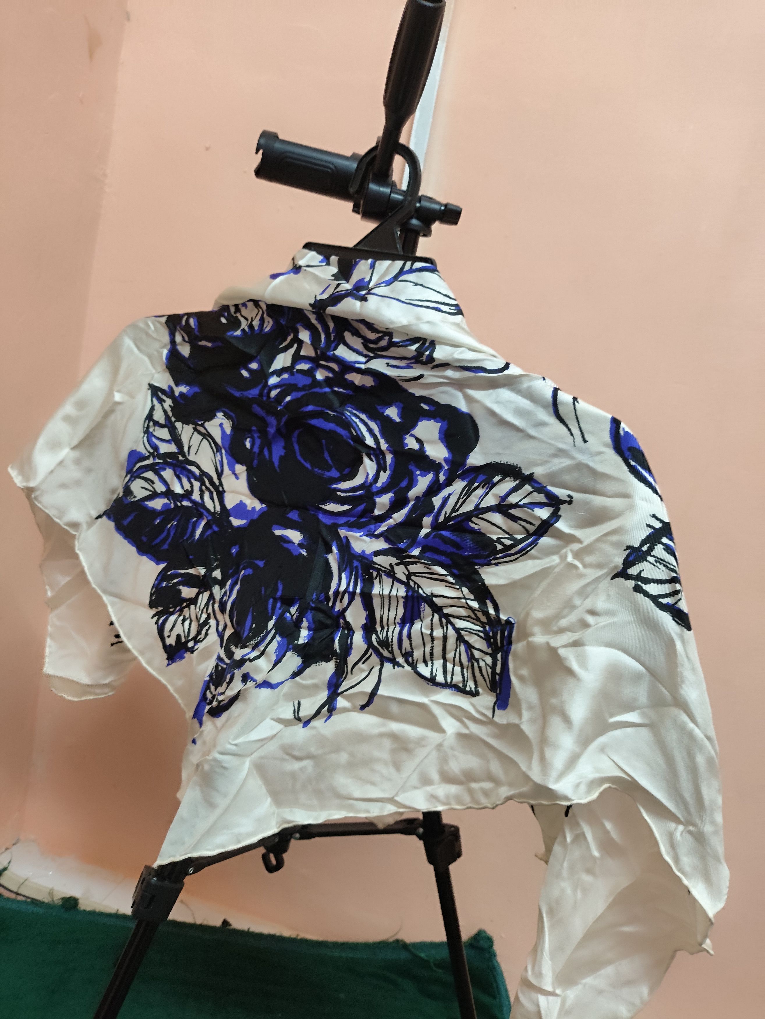 Designer × Vintage Vintage Scarves Neckerchief, Silk fabric Art Design Size ONE SIZE - 7 Thumbnail