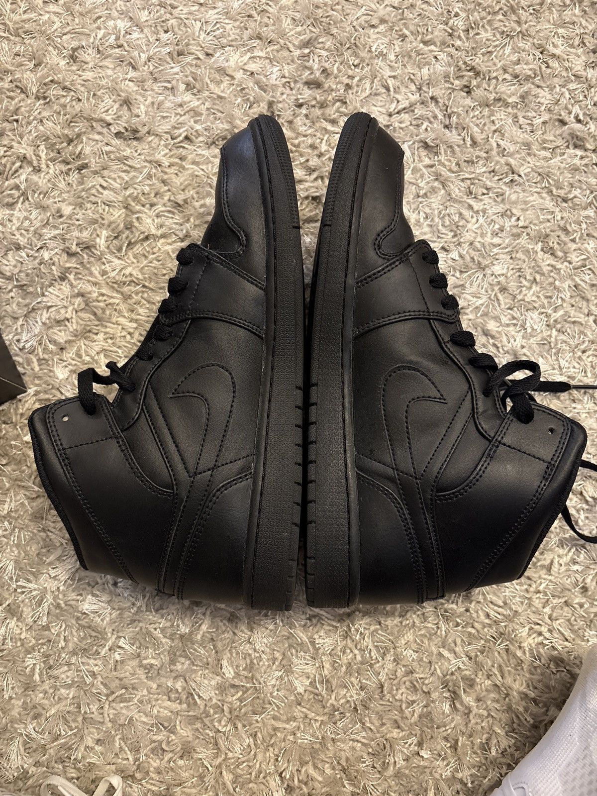Jordan Brand Air Jordan 1 Mid Size US 11 / EU 44 - 8 Thumbnail