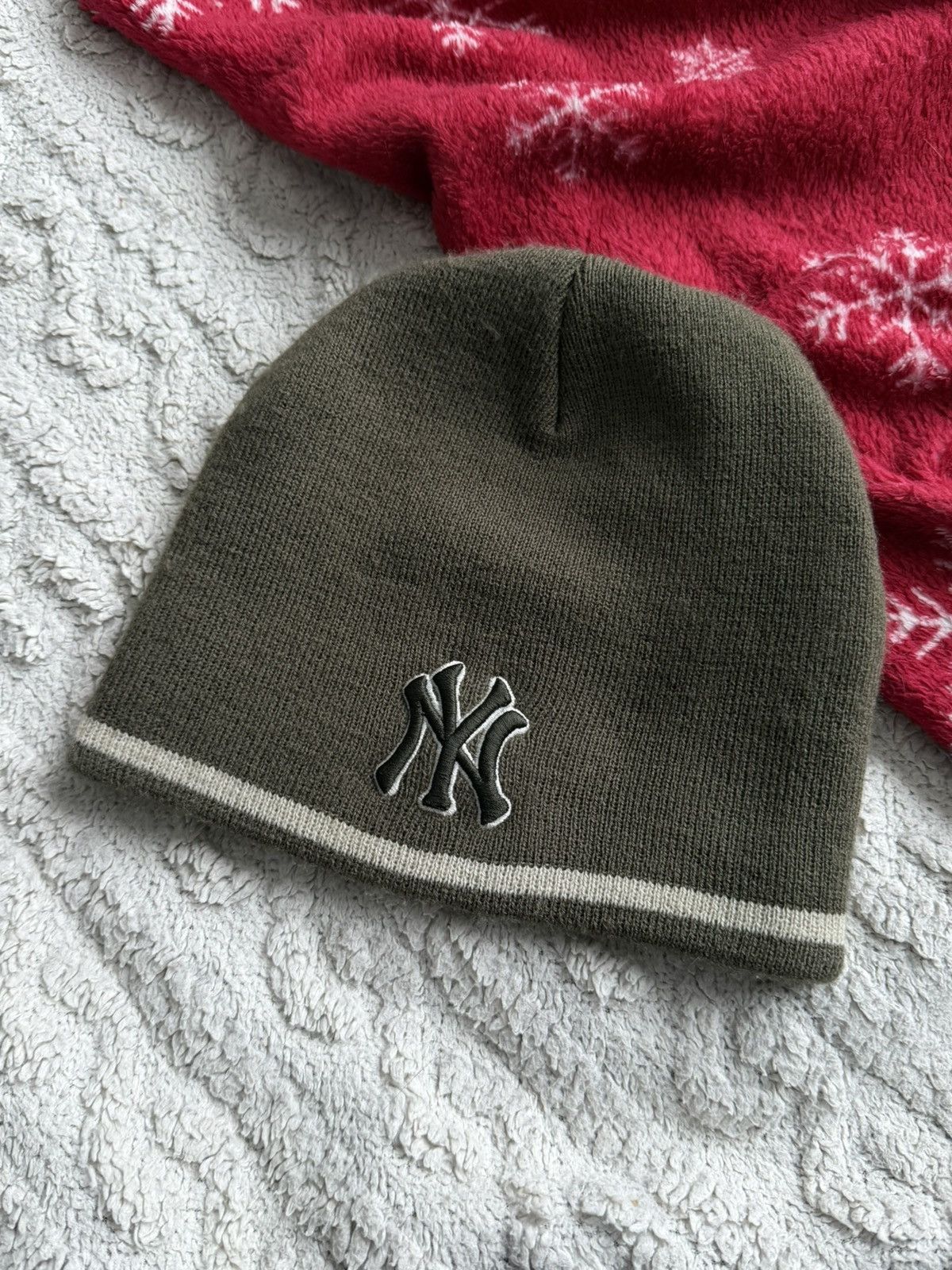 New York Yankees Vintage New York Yankees New Era Beanie Hat Y2K Size ONE SIZE - 2 Thumbnail
