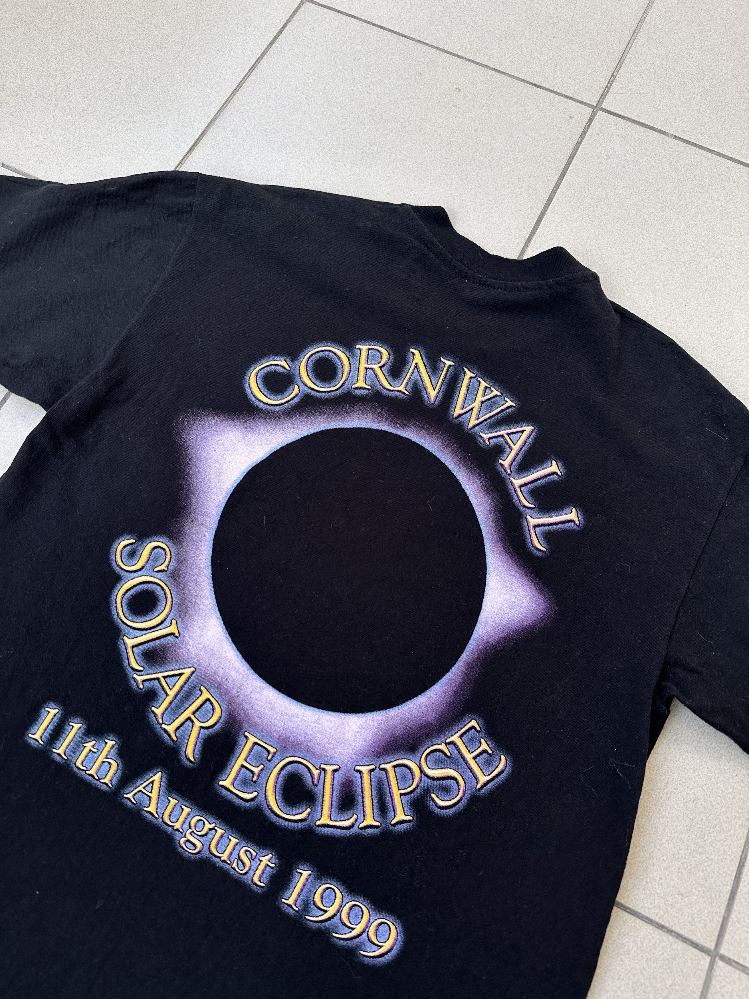 Vintage Vintage WOW Cornwall Solar Eclipse 1999 tee Size US L / EU 52-54 / 3 - 6 Thumbnail