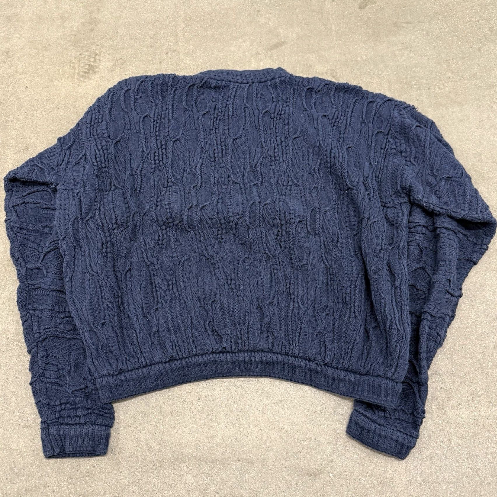 Coogi VINTAGE COOGI Sweater Men's M Pullover Knit Navy Blue 3D Knit Solid Blue 1990s? Size US M / EU 48-50 / 2 - 6 Thumbnail
