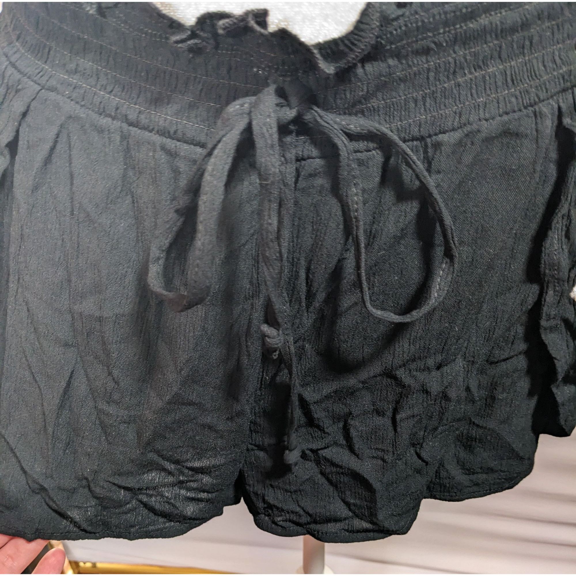 Kendall And Kylie Kendall & Kylie Black Shorts With Gold Floral Embroidery Size 32" / US 10 / IT 46 - 7 Thumbnail