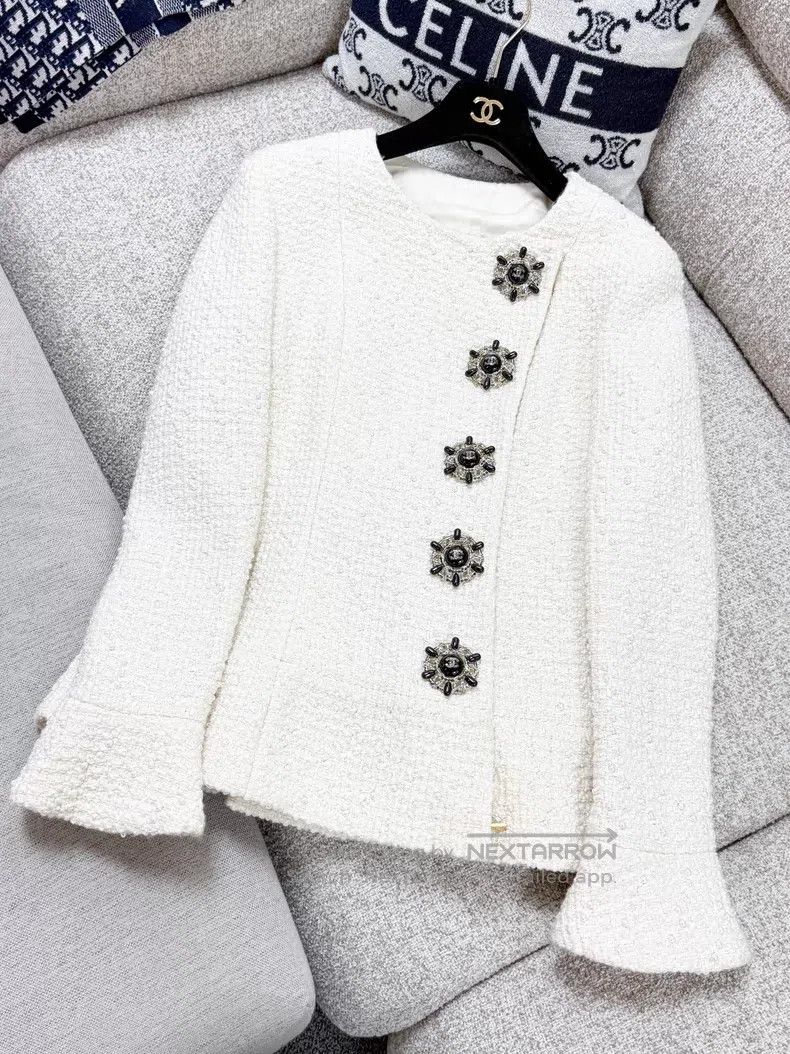 Chanel Chanel Full-body pearl embroidered rudder gem button soft Size XS / US 0-2 / IT 36-38 - 2 Thumbnail