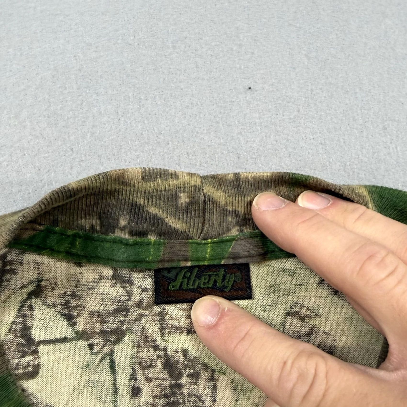 Vintage Mossy Oak shirt Mens XL Shadow Leaf camo camouflage hunting 90s USA Shirt Mens XL Mossy Oak Shadow Leaf camo hunting USA Size US L / EU 52-54 / 3 - 2 Thumbnail