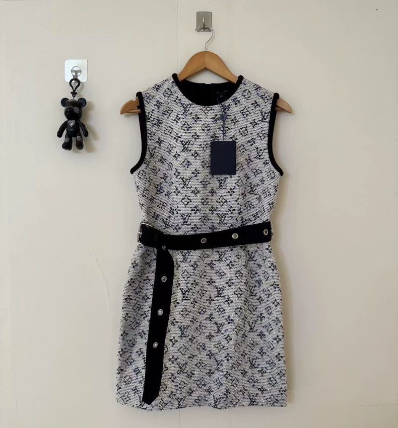 Louis Vuitton Louis Vuitton Grey frilly tweed dress Size XS / US 0-2 / IT 36-38 - 1 Thumbnail