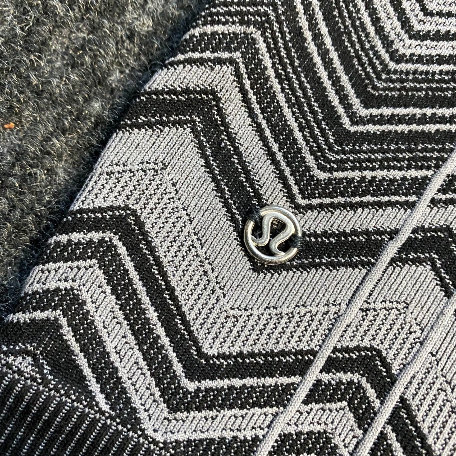 Lululemon Lululemon Ebb To Street Pants Yoga Leggings Chevron Heathered Gray Size 6 Womens Skinny Inseam 23.5 in Size 28" / US 6 / IT 42 - 2 Thumbnail