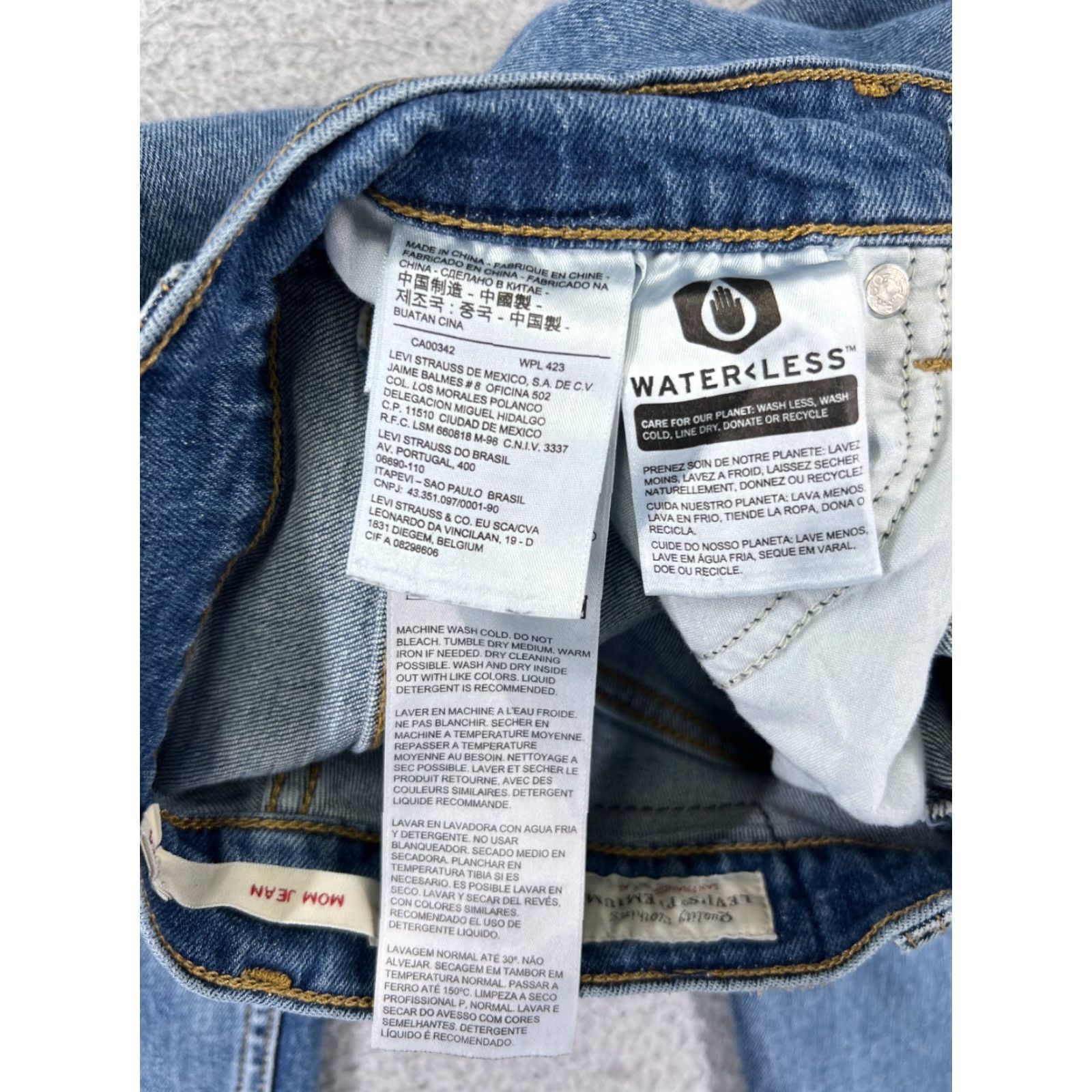 Levi's VINTAGE Levi's Jeans Woman 24 Blue Denim Big E Mom Jean Tapered Zip Fly 22x24 Size 42" / US 20 - 7 Thumbnail
