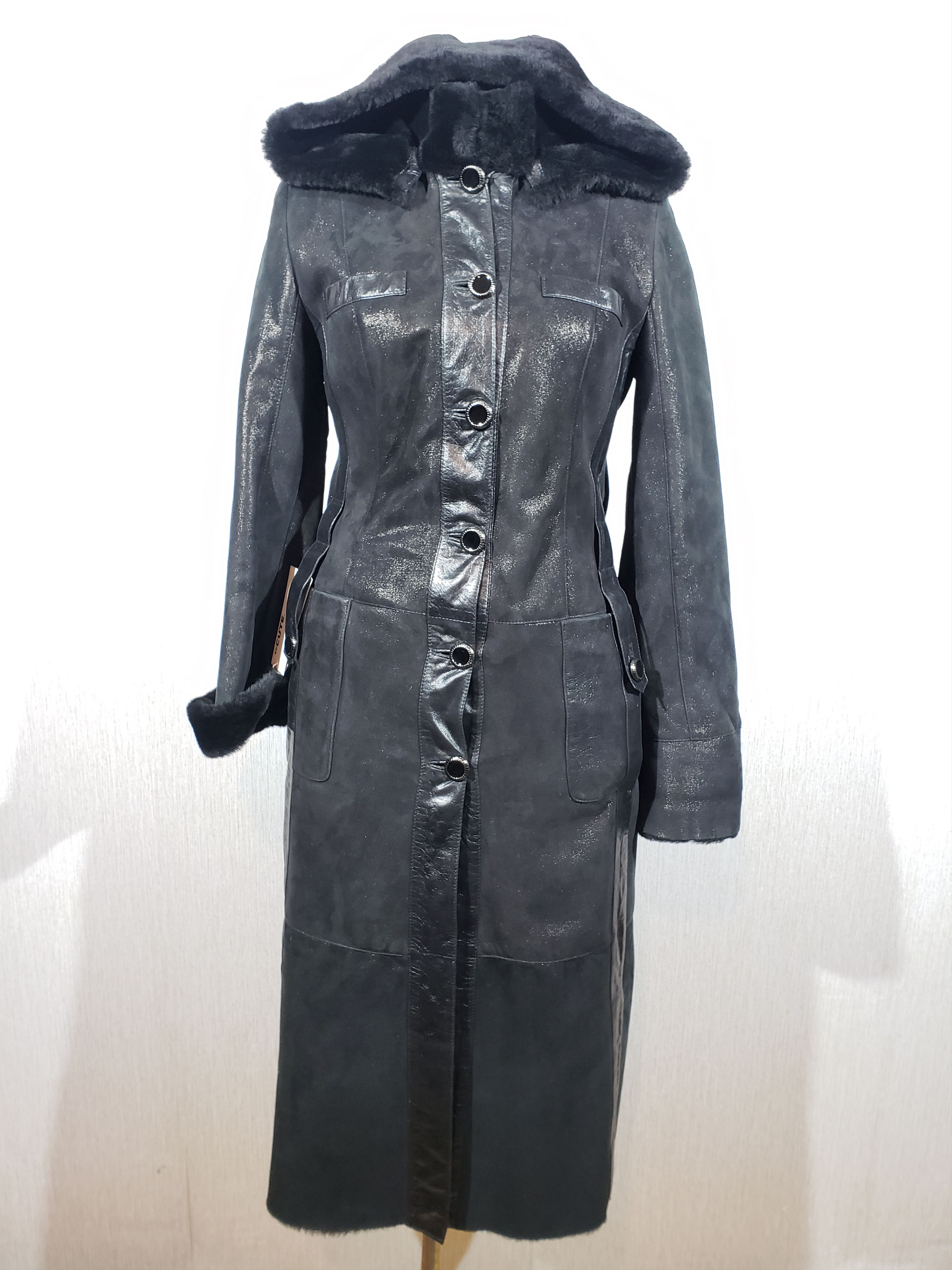 Other Stylish black sheepskin coat with a warm hood. Size L / US 10 / IT 46 - 1 Thumbnail