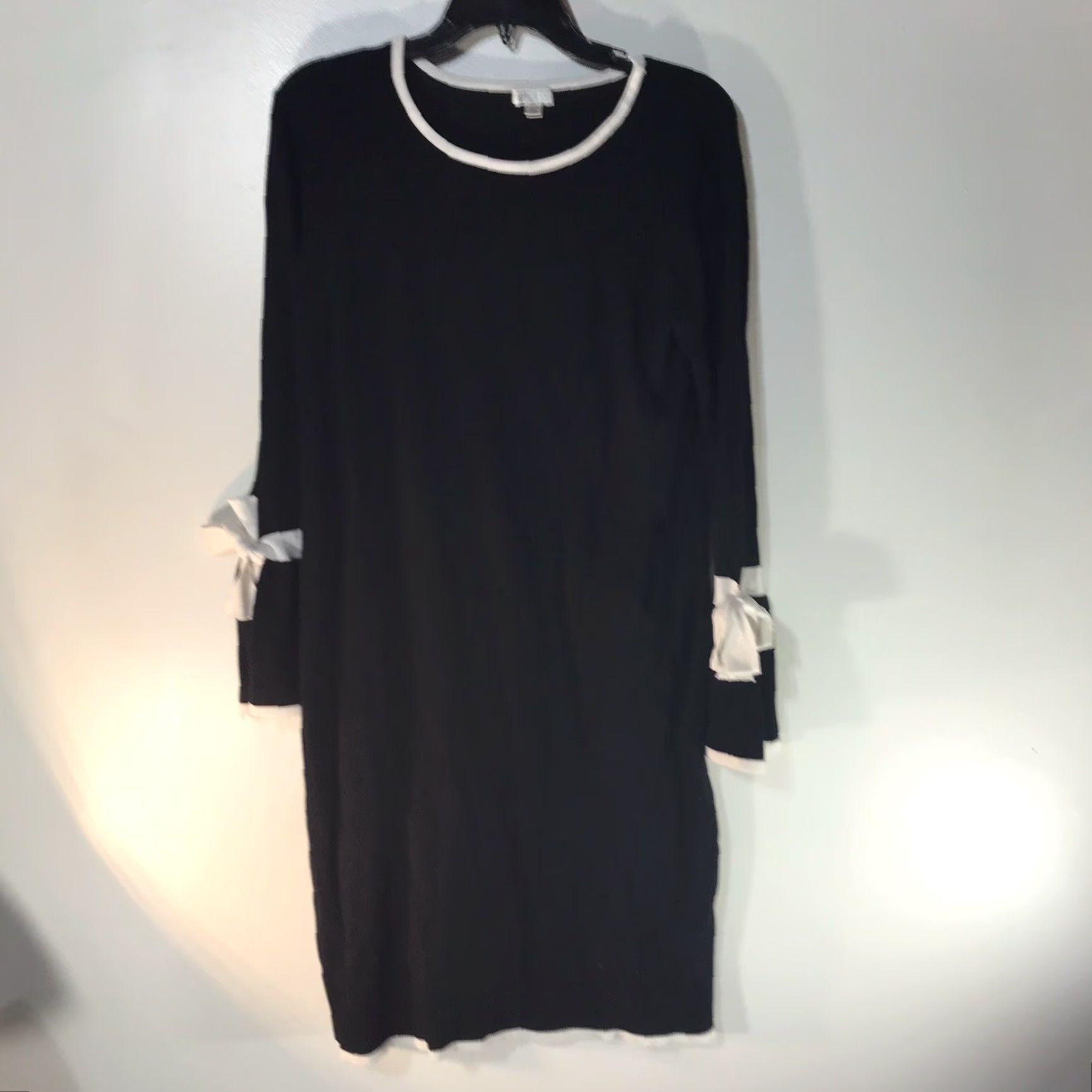 Bell Spense Dress Womens M Knee Length Black Bell Sleeve Long Sleeves Round Neck Pullover Shift Polyester Rayon 36in 18in Pit to Pit Size M / US 6-8 / IT 42-44 - 2 Thumbnail