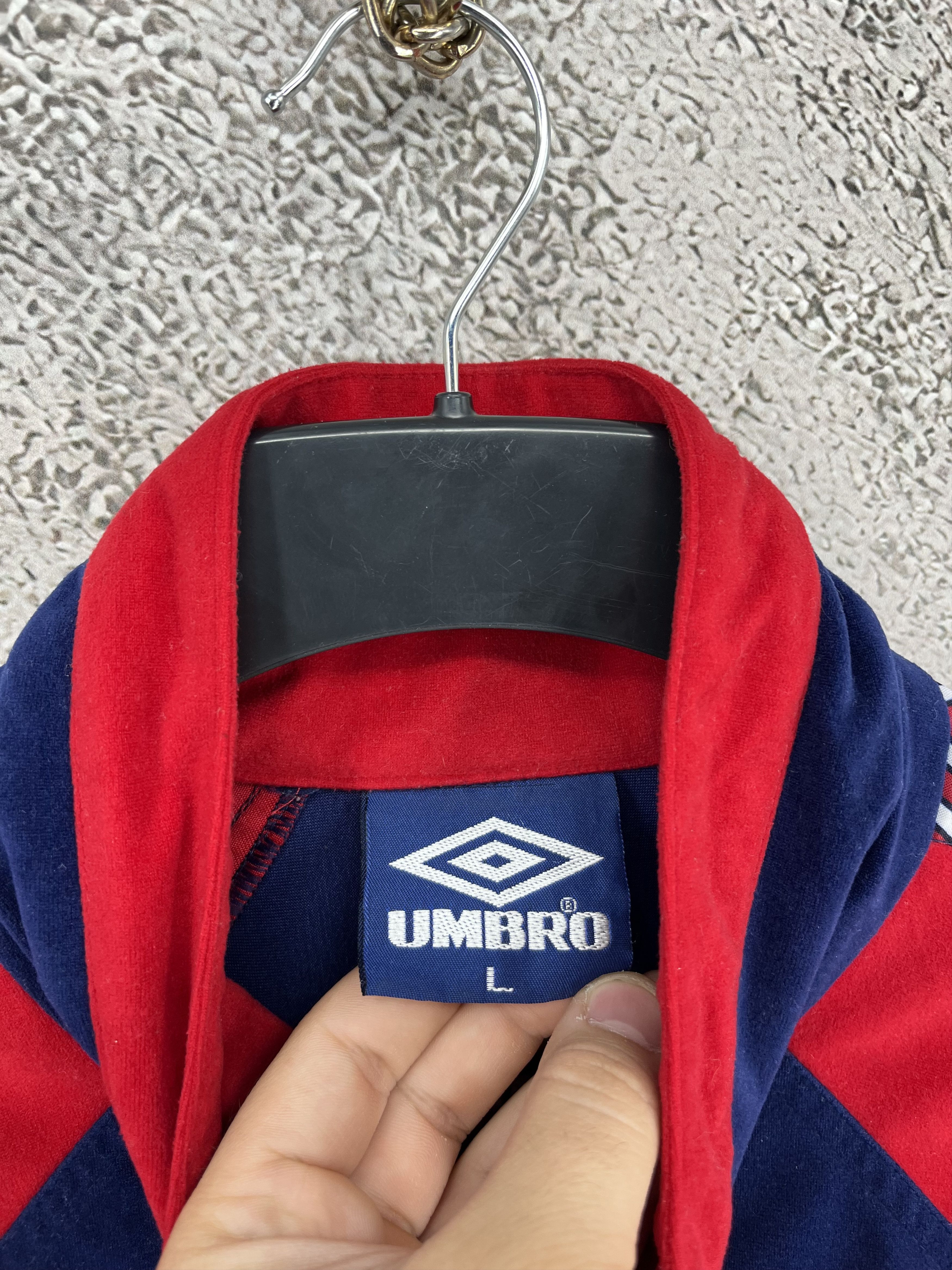 Umbro VERY RARE UMBRO VELOURS FC MANCHESTER UNITED Size US L / EU 52-54 / 3 - 11 Thumbnail