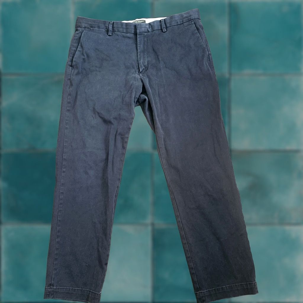 Banana Republic Banana Republic Aiden Slim 36x30 Navy Chino Pants Mens Slim Fit Solid Blue Casual, Travel, Business Boys Mens Size US 36 / EU 52 - 1 Thumbnail