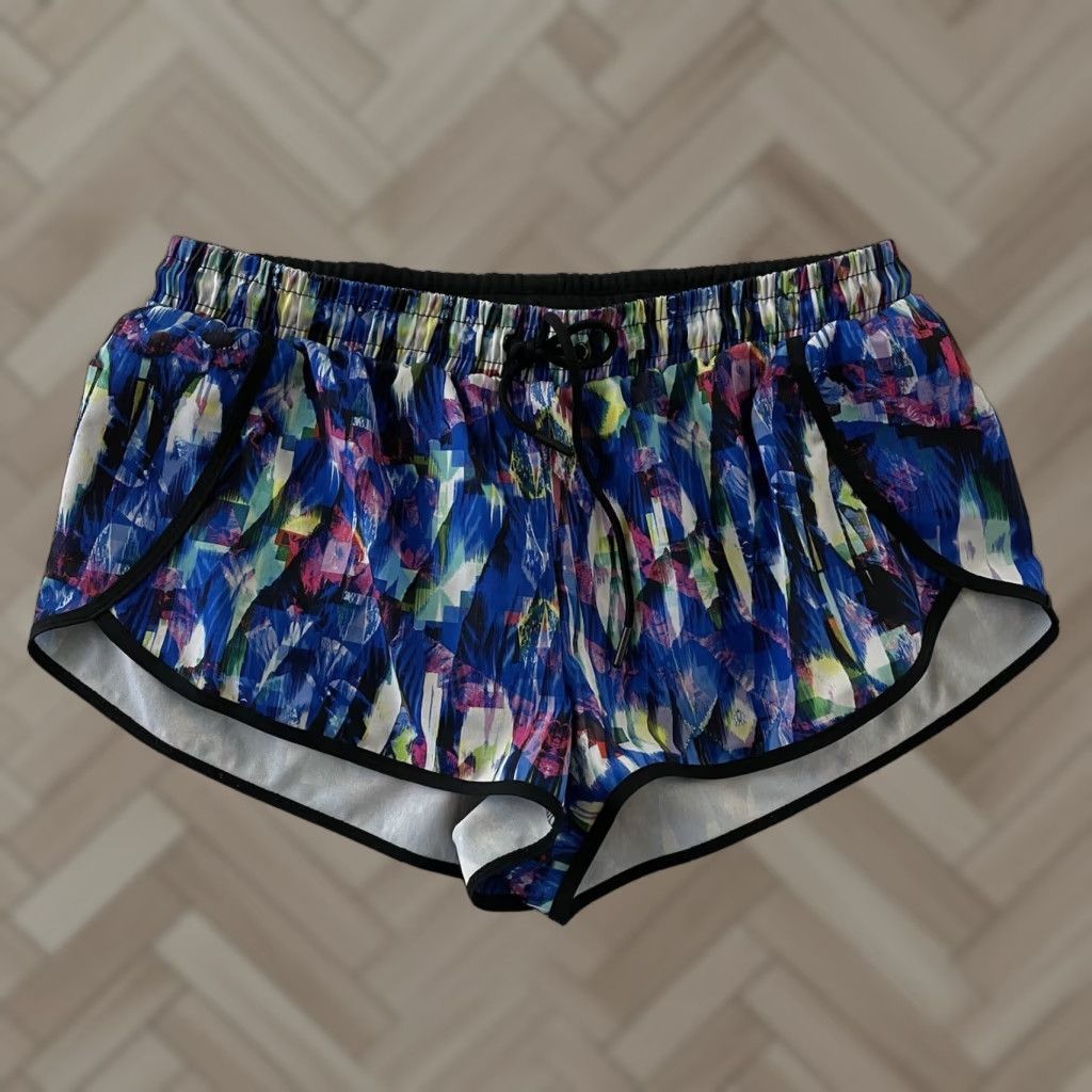 Fabletics Fabletics Shorts Athletic Women's Medium Black All Over Print Unlined Multicolor Running & Jogging Activewear Size 32" / US 10 / IT 46 - 1 Thumbnail