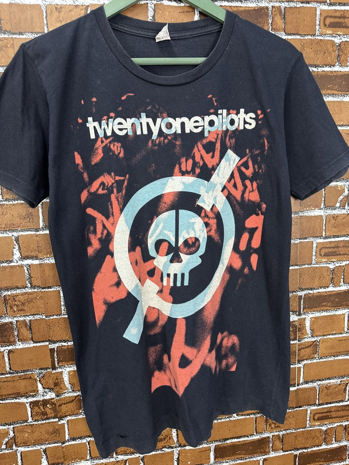 Band Tees Twenty One Pilots Tshirt A1003 Size US S / EU 44-46 / 1 - 2 Thumbnail