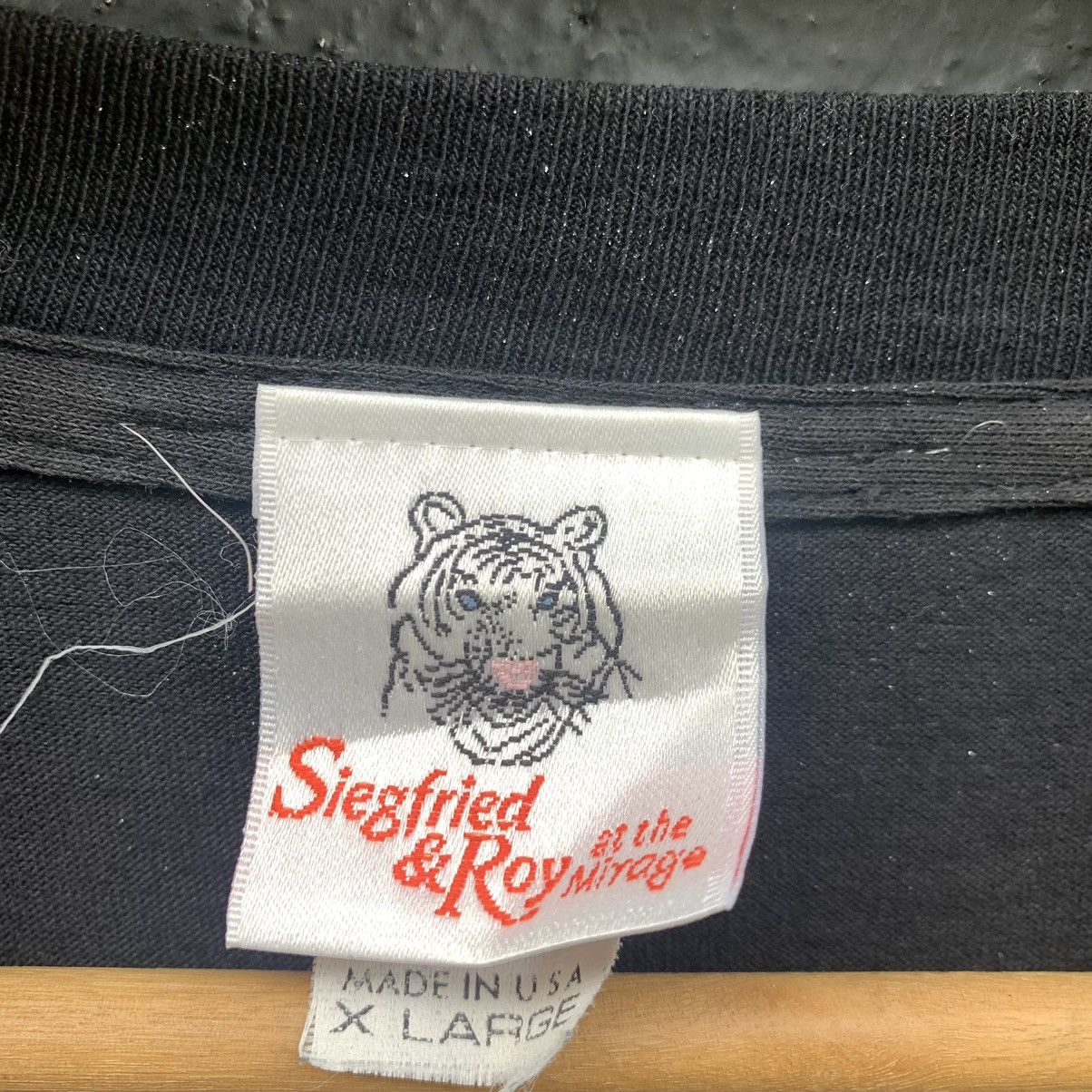 Other Thrashed faded siegfried&roy the mirage las vegas animal tee Size US XL / EU 56 / 4 - 4 Thumbnail
