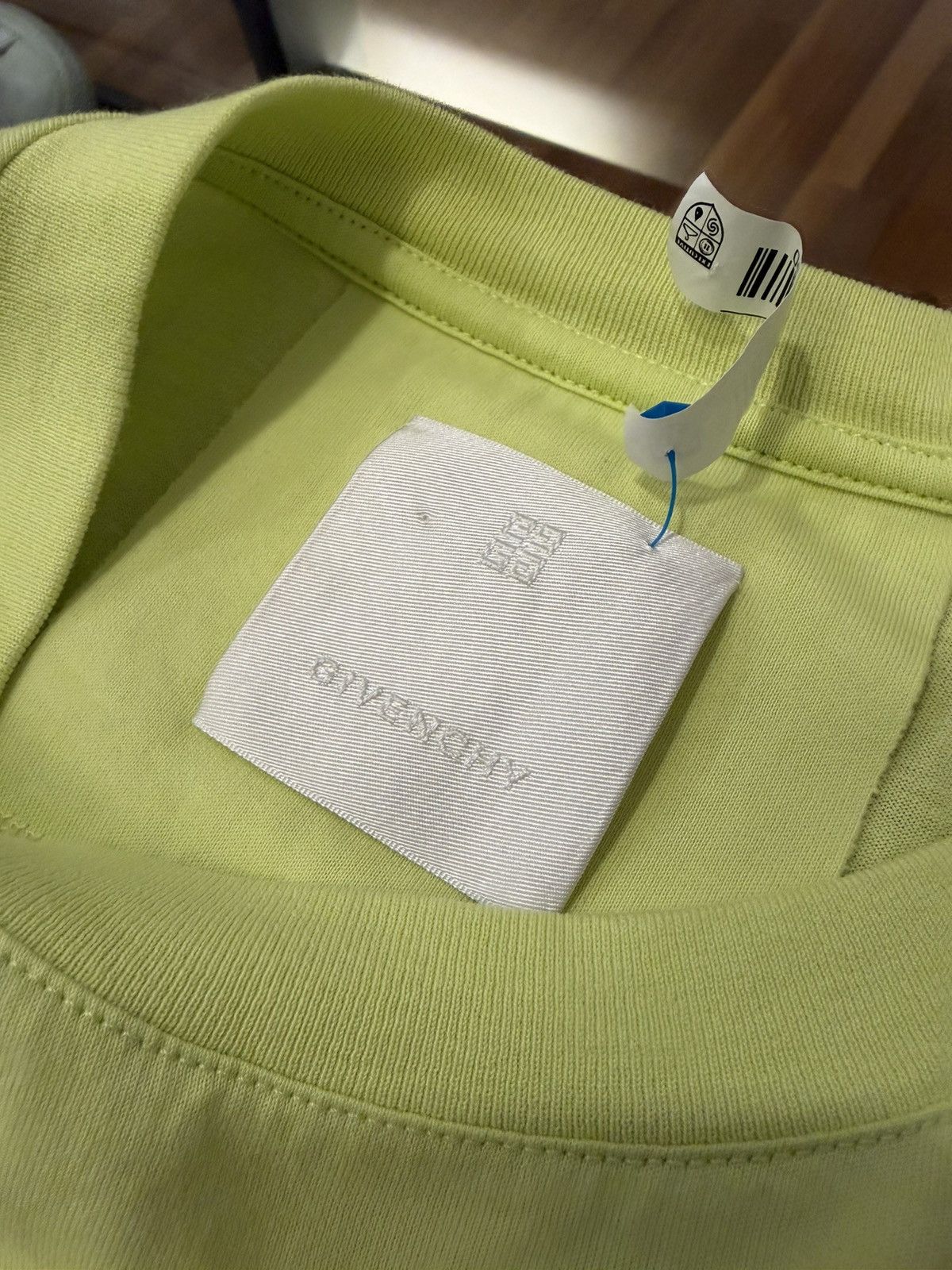 Givenchy Givenchy Spellout Tee - Neon Green Size US M / EU 48-50 / 2 - 3 Thumbnail