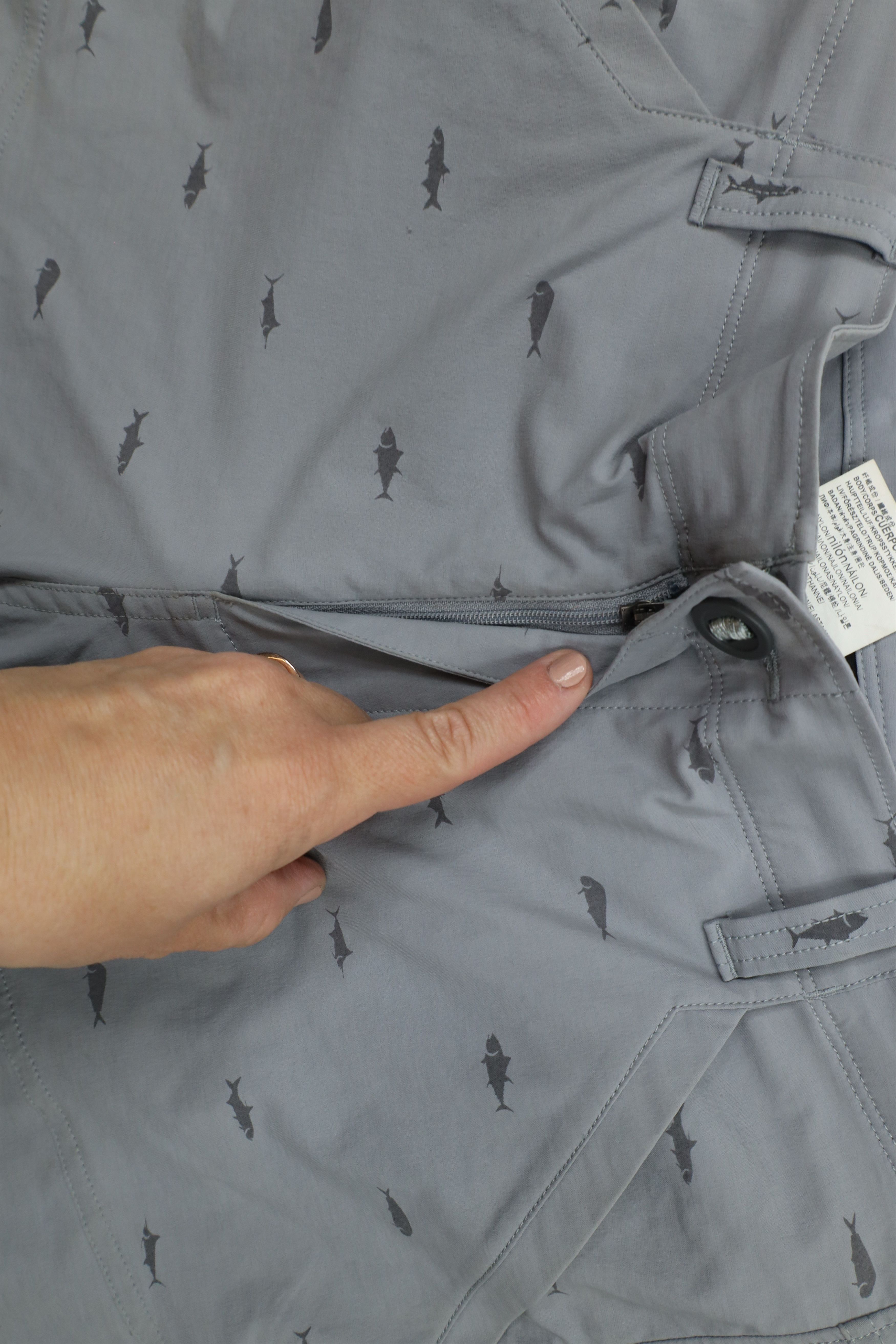 Under Armour × Vintage Under Armour HeatGear Fish All Over Print Cargo Shorts Gray Size US 30 / EU 46 - 7 Thumbnail