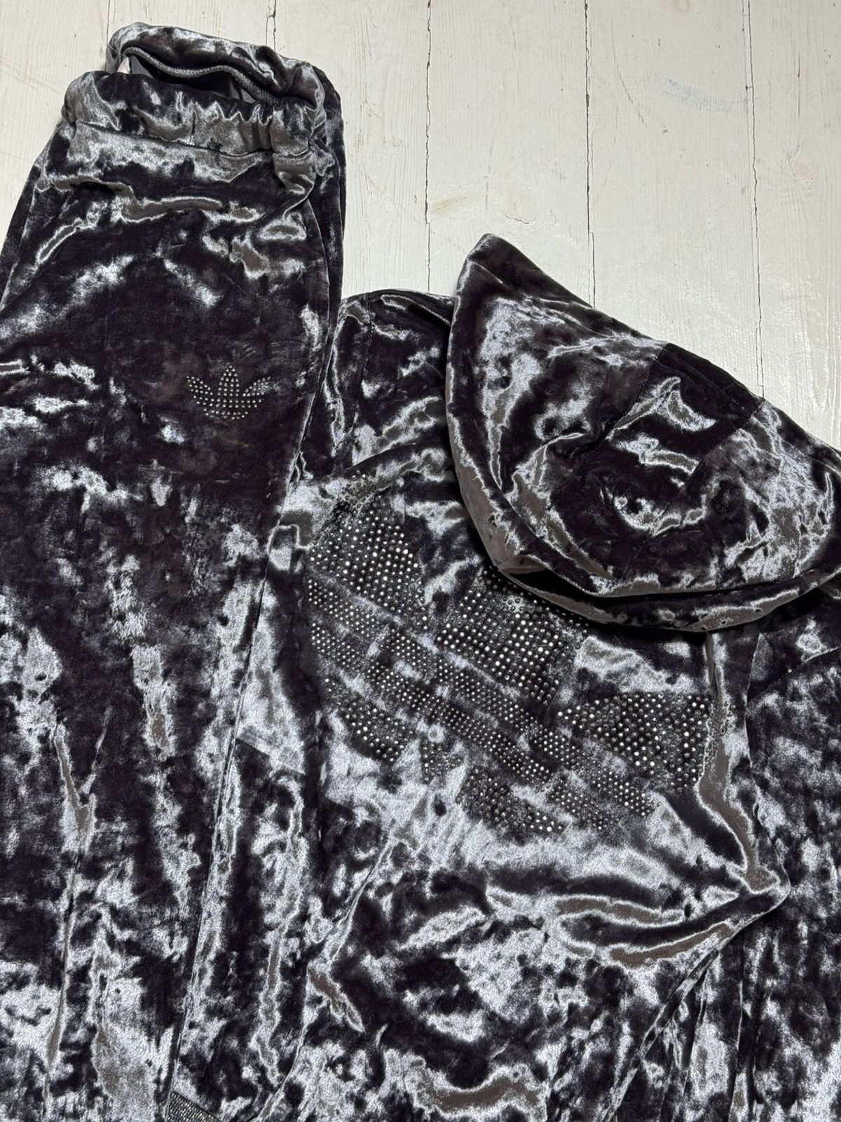 Adidas VINTAGE ADIDAS VELOUR BIG LOGO 1990s TRACKSUIT Size S / US 4 / IT 40 - 2 Thumbnail