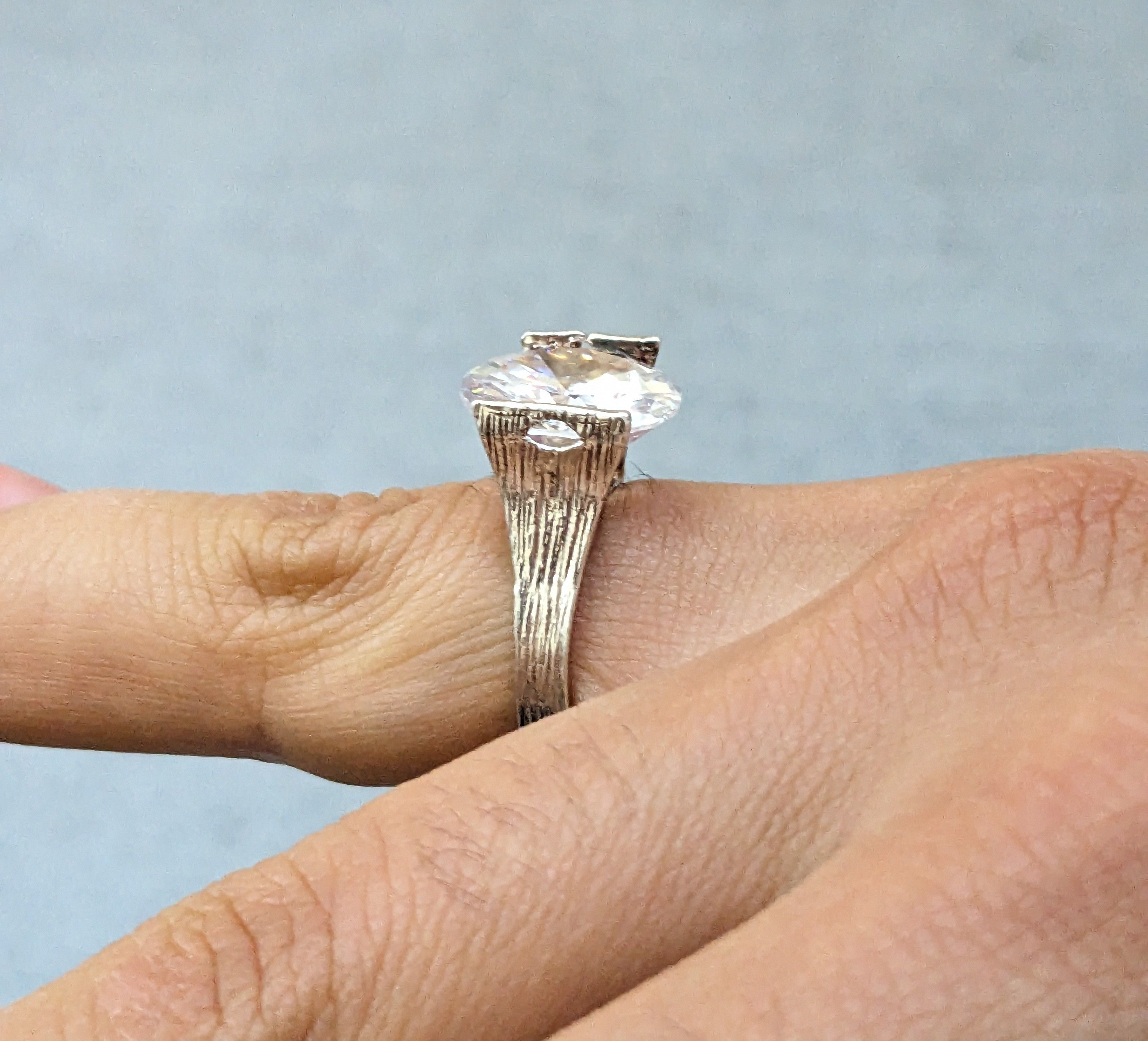 Jewelry Vintage Sterling Silver Ring Size 8 Modern Clear CZ Round Size ONE SIZE - 14 Thumbnail