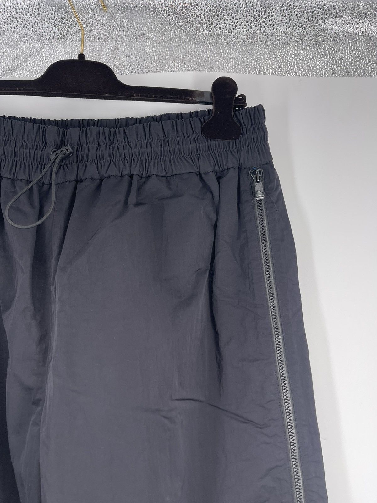 Bottega Veneta CONTRASTING ZIP TECH NYLON TROUSERS Size US 32 / EU 48 - 7 Thumbnail