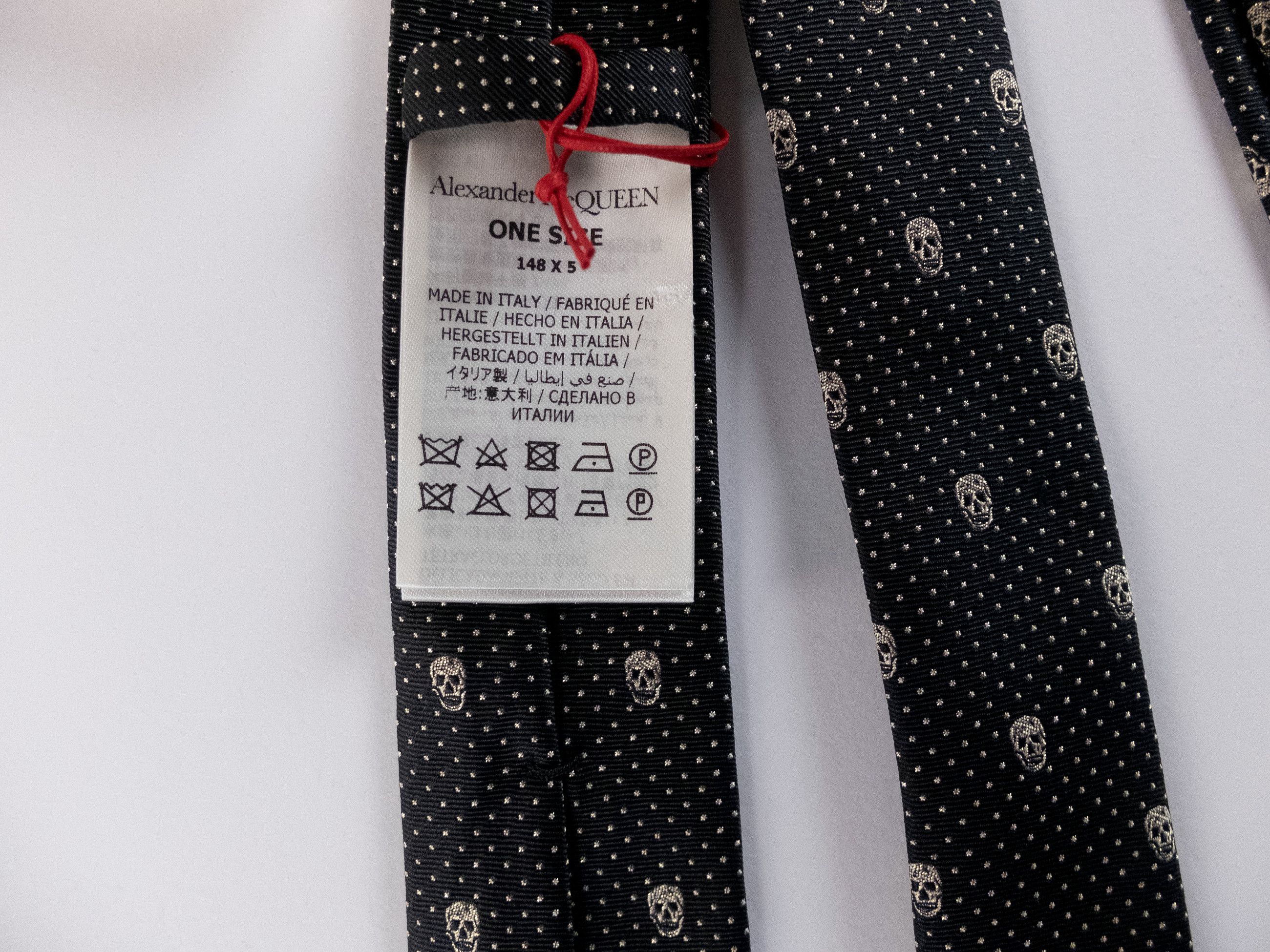 Alexander McQueen ALEXANDER MCQUEEN black skulls & polka dots skinny silk tie Size ONE SIZE - 4 Thumbnail