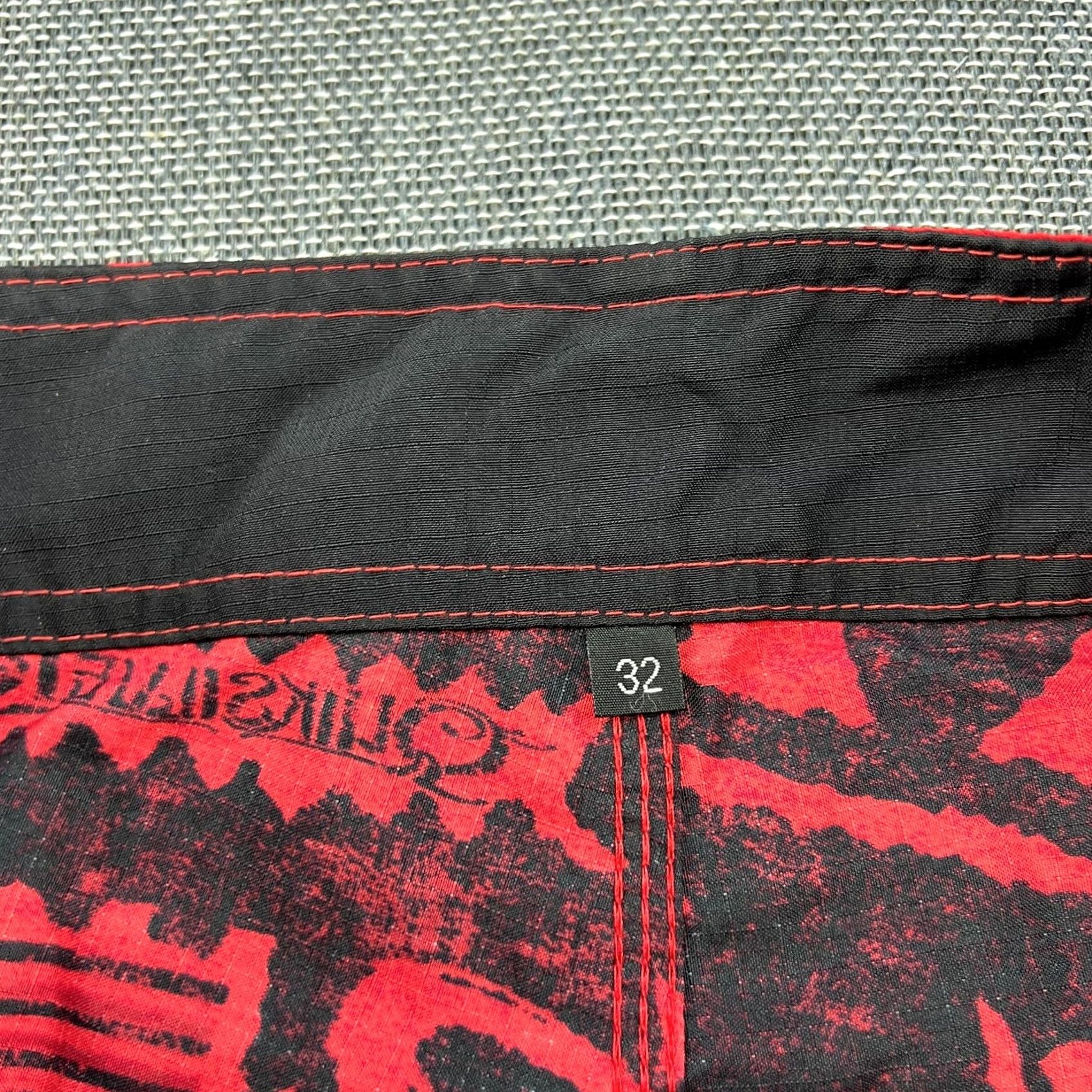 Quiksilver VINTAGE Quiksilver Mens Board Shorts Size 32 Eddie Aikau Red Black Drawstring Size US 32 / EU 48 - 6 Thumbnail
