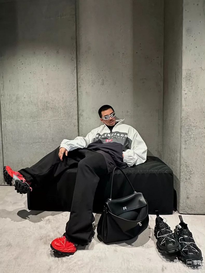 Other Balenciaga size XXS Embroidered LOGO pants with broken tro Size US 27 - 7 Thumbnail