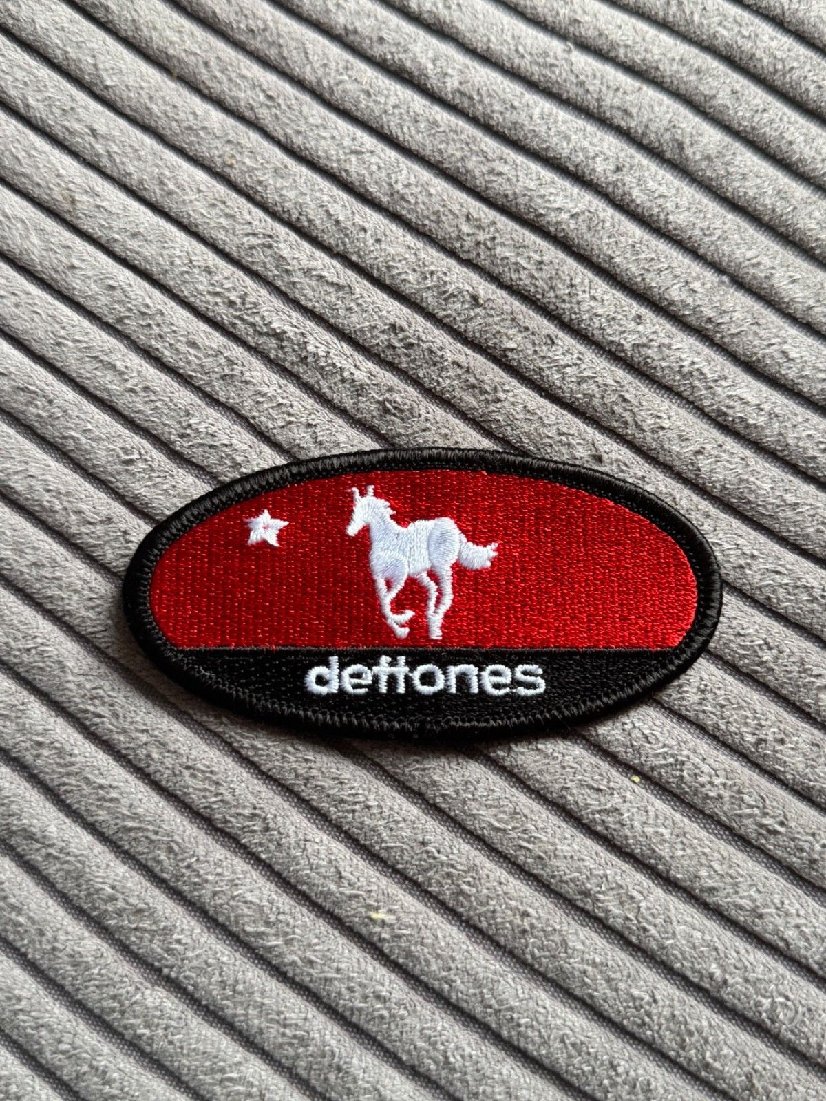 Band Tees Vintage 00s Deftones Pony 2004 Band Small Patch Size ONE SIZE - 1 Thumbnail