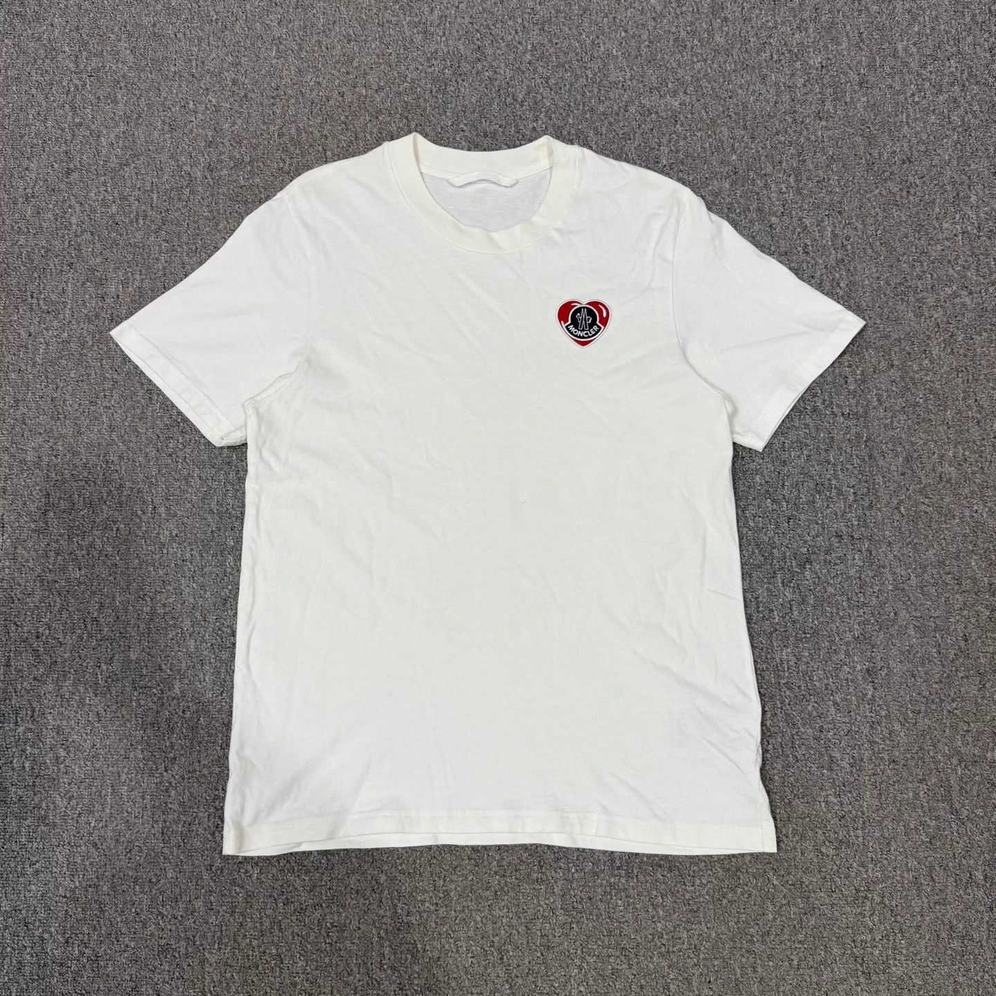 Moncler Moncler White Heart Logo Short-Sleeve Tee M 99 New Size M / US 6-8 / IT 42-44 - 1 Thumbnail