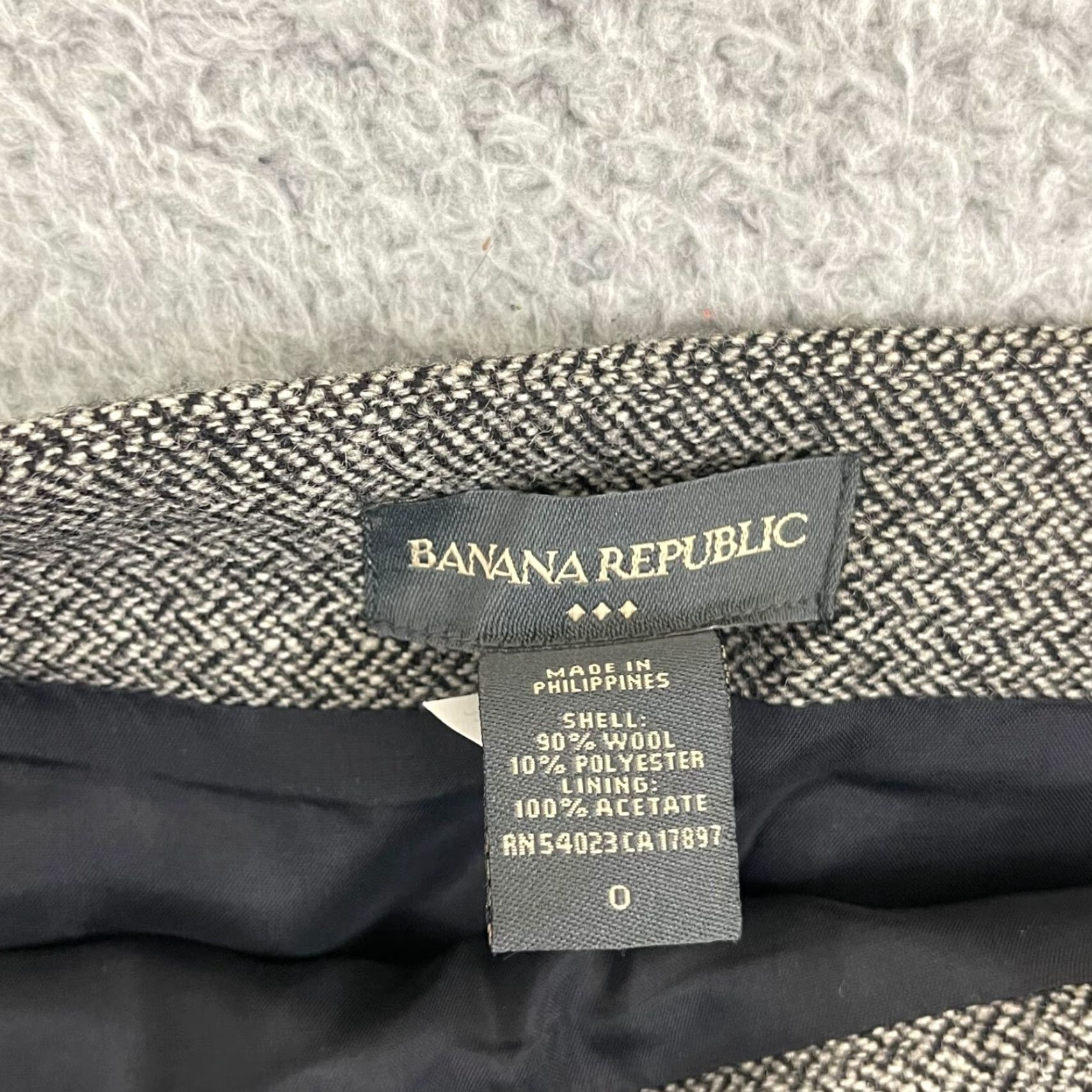 Banana Republic VINTAGE Banana Republic Pencil Skirt Wool Lined Gray 0 90s Preppy Knee Length Women Dress Sheath Business Workwear Size 25" / US 0 / IT 36 - 5 Thumbnail