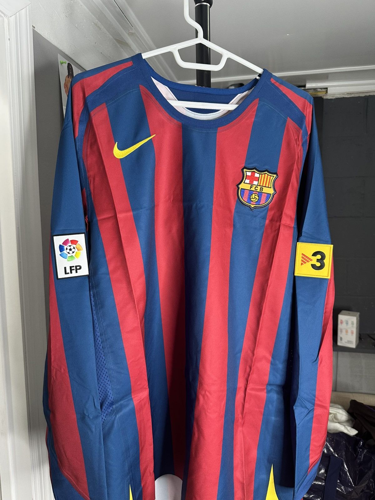 Nike Nike Barcelona Re-Issue 2005/06 Ronaldinho #10 Jersey Size US S / EU 44-46 / 1 - 1 Thumbnail