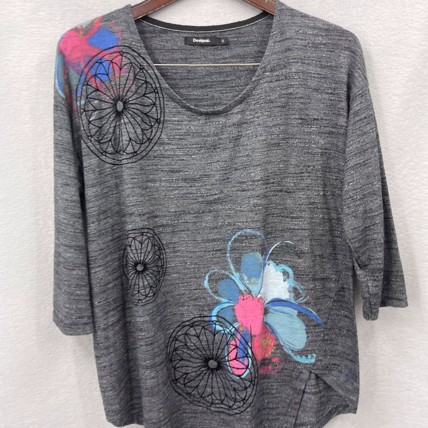 Desigual Desigual Floral Geometric Blouse Womens Small Gray Asymmetric 3/4 Sleeve Casual Top Size S / US 4 / IT 40 - 2 Thumbnail