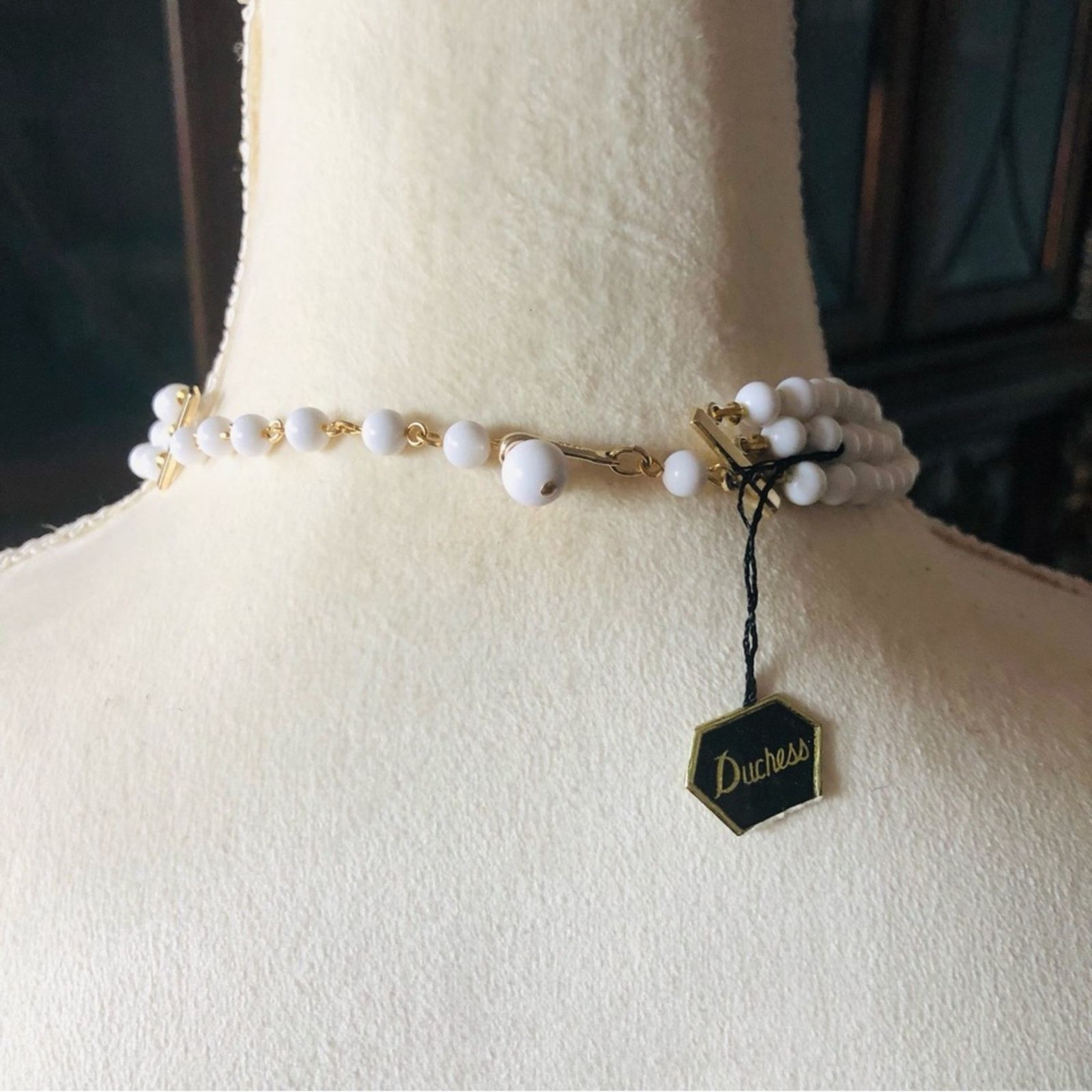 Vintage Vintage 60s white Duchess triple strand pearl necklace NWT Size ONE SIZE - 7 Thumbnail