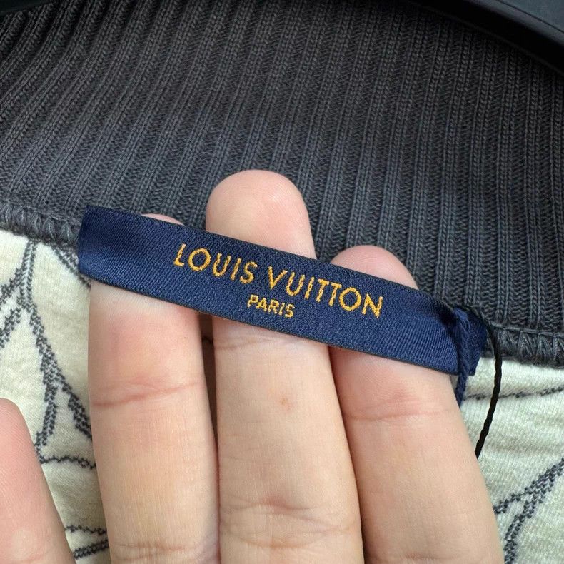 Louis Vuitton Louis Vuitton Gray three-flower embossed cotton jacket Size US L / EU 52-54 / 3 - 6 Thumbnail
