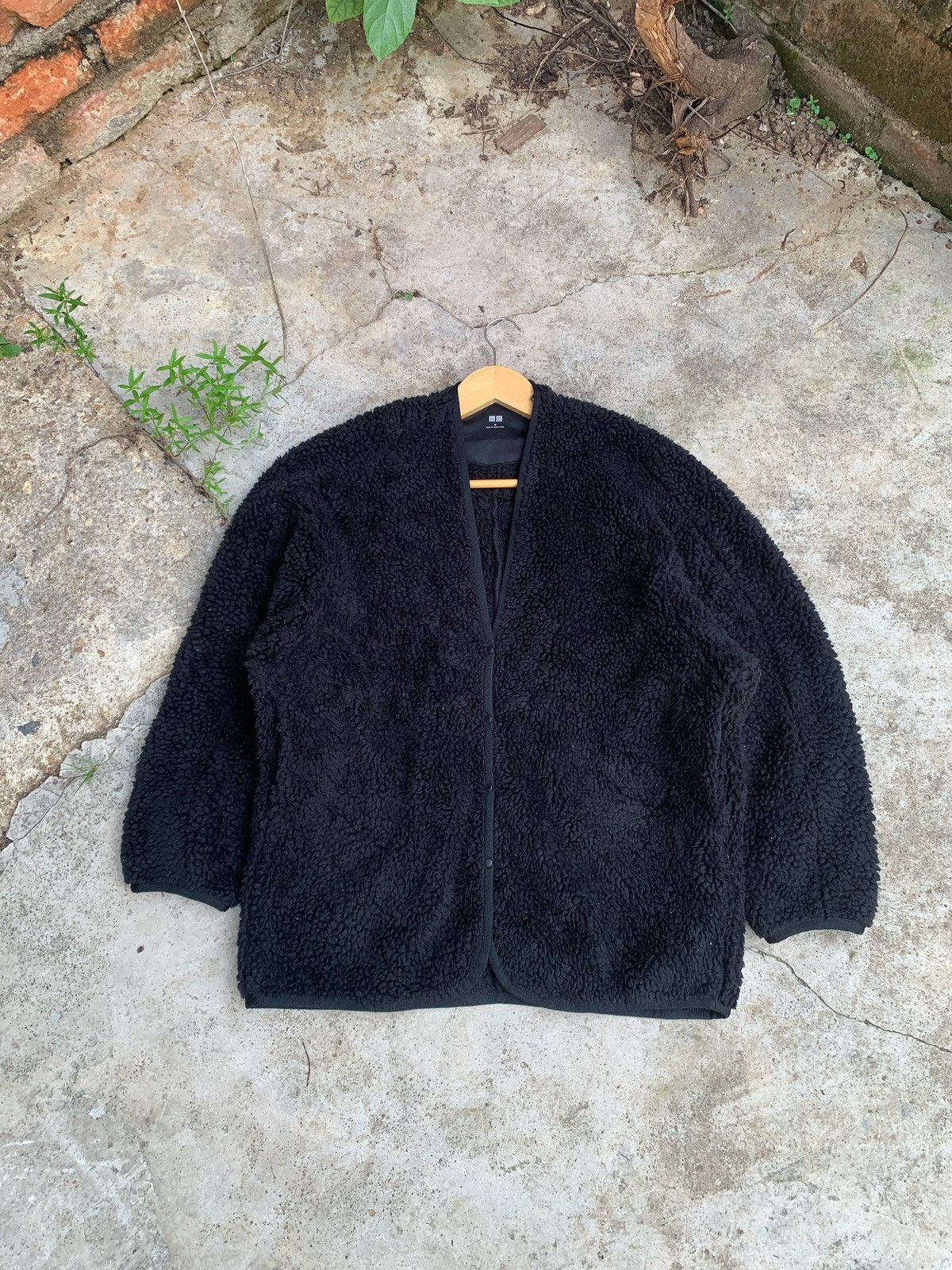 image of Vintage Uniqlo Button Fleece Cardigan in Black, Men's (Size Medium)