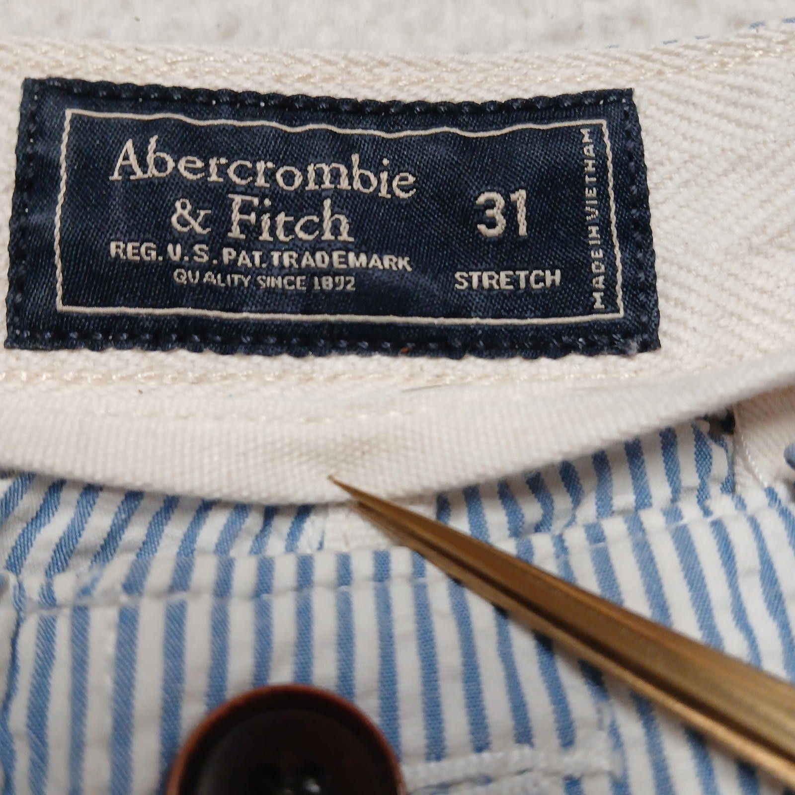 Abercrombie & Fitch Abercrombie & Fitch Men's Sz 31 Blue White Striped Shorts Size US 31 - 3 Thumbnail