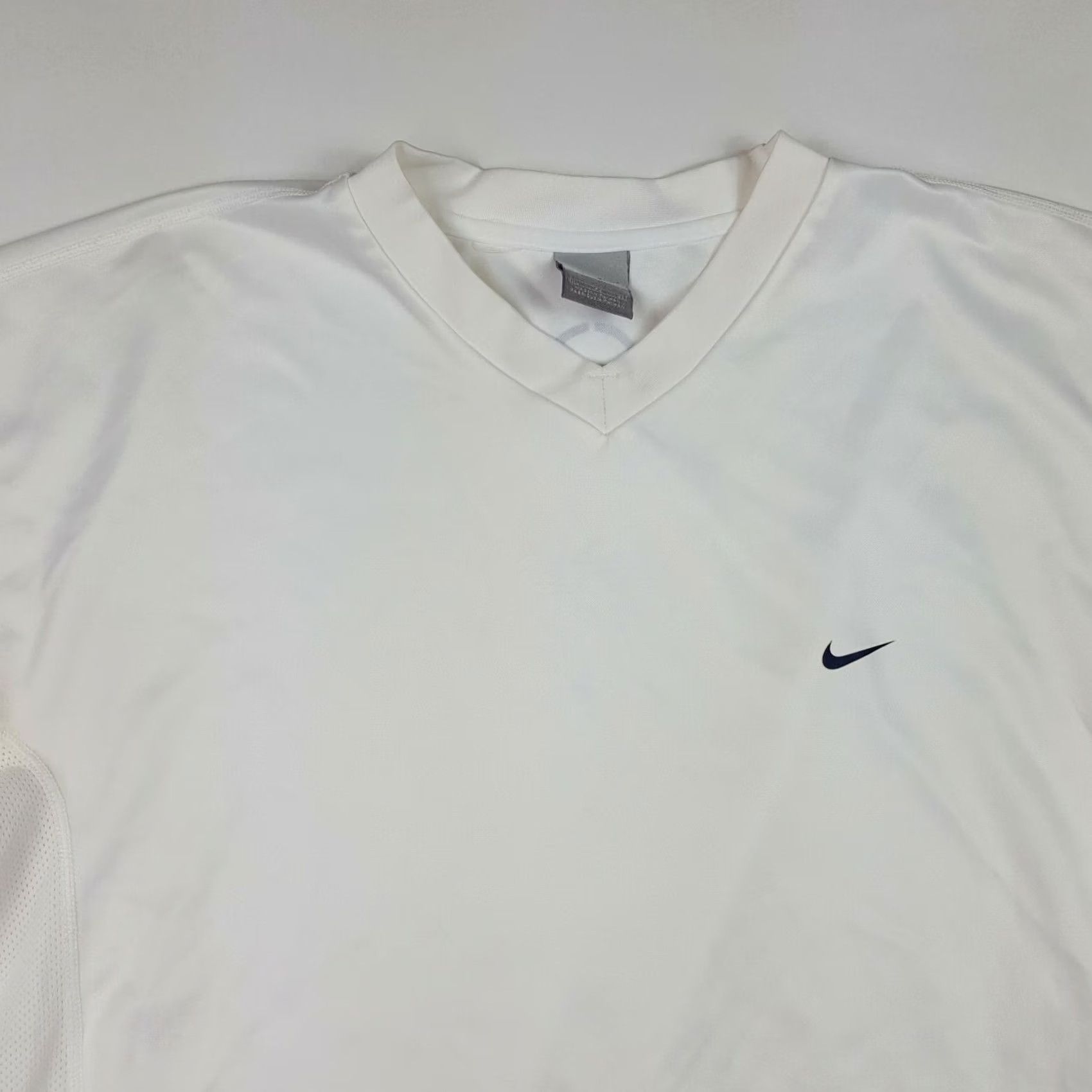 Nike VINTAGE Nike Swoosh Logo T-Shirt Adult Men 2XL White Athletic Retro 90s Sports Shirt Size US XXL / EU 58 / 5 - 2 Thumbnail