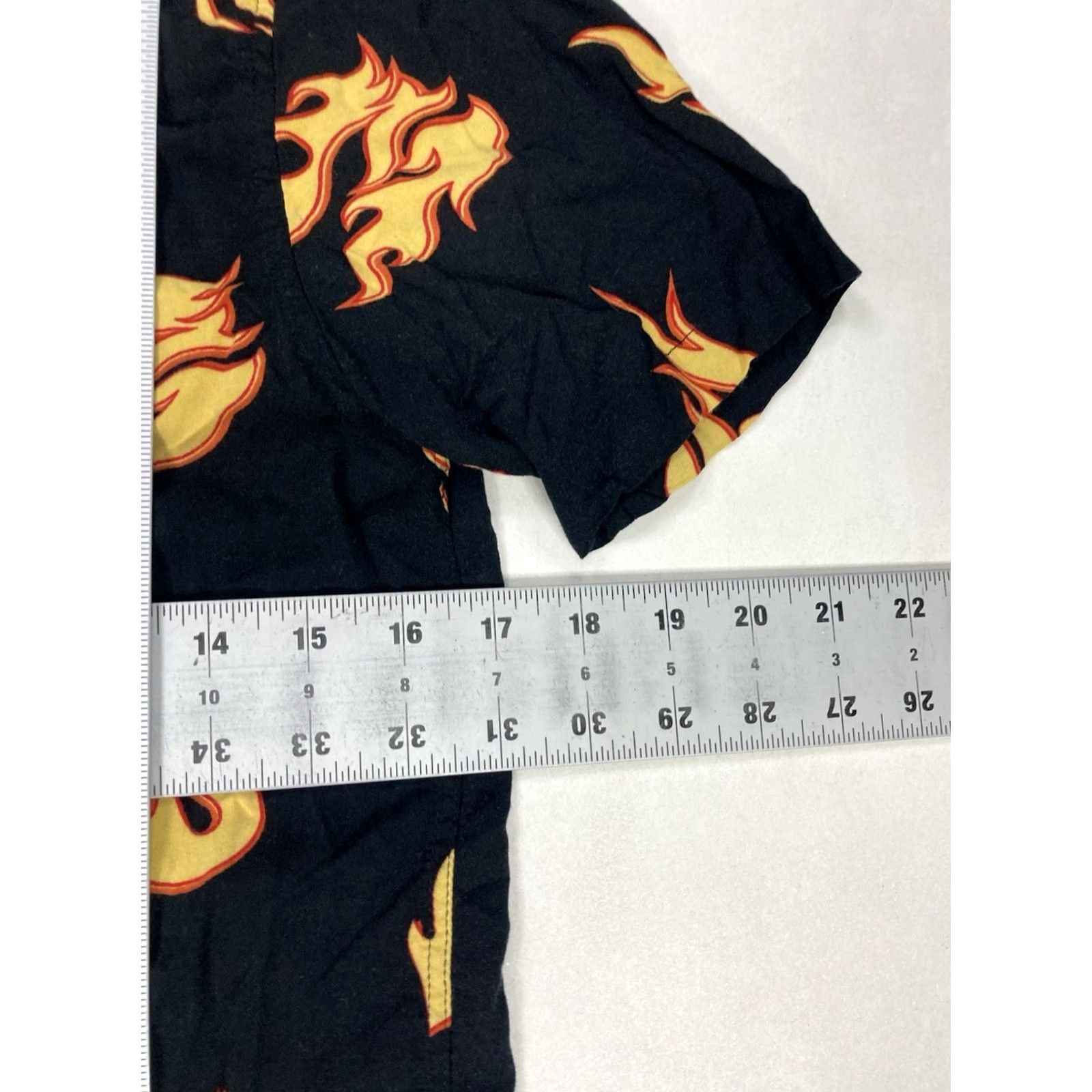 Vintage VINTAGE T&C Surf Flames Print Hawaiian Button Up Shirt Men Slim Small Black Short Sleeve Size US S / EU 44-46 / 1 - 6 Thumbnail
