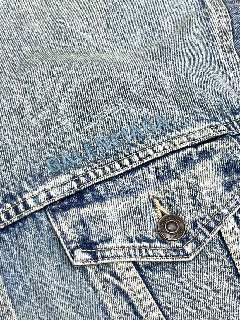Balenciaga Balenciaga Embroidered Logo Denim Jacket L Size Size US L / EU 52-54 / 3 - 2 Thumbnail