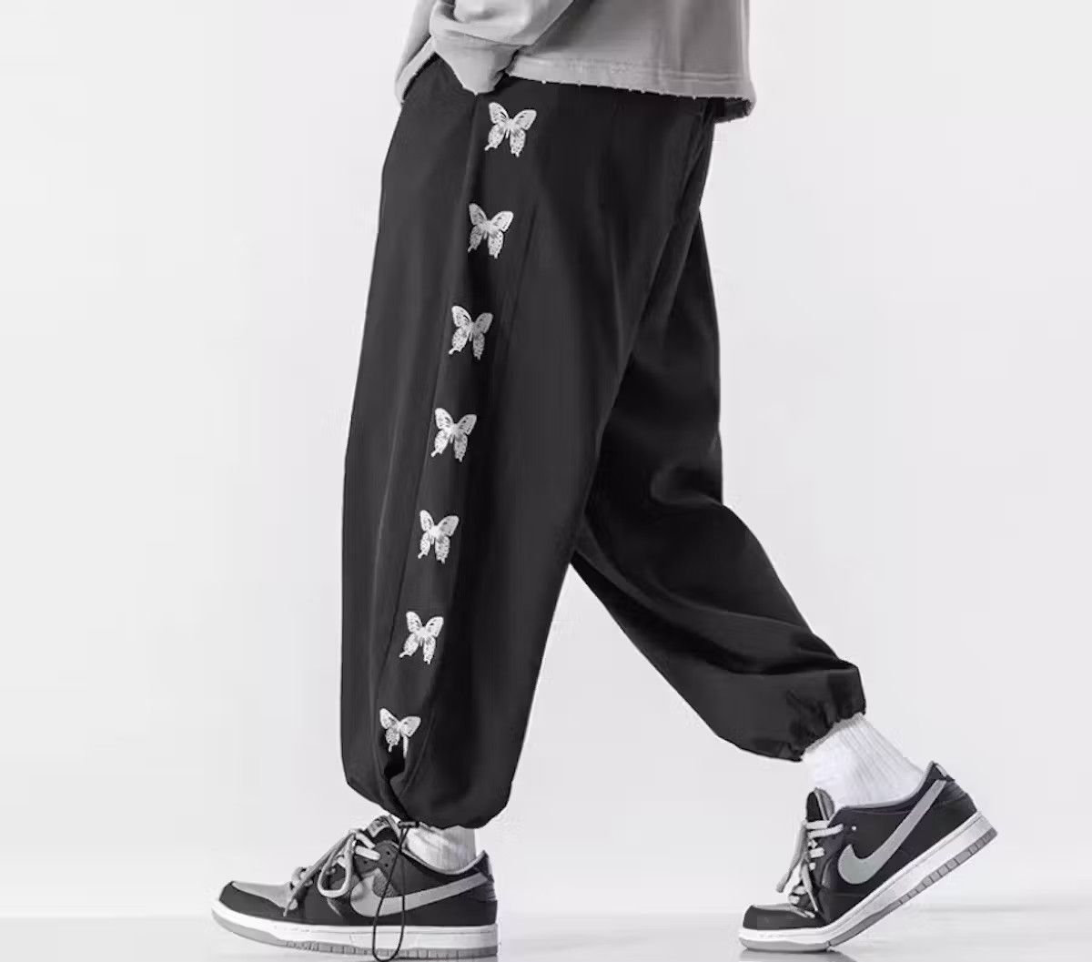 image of Vintage Streetwear Joggers Pants in Black, Men's (Size 32)
