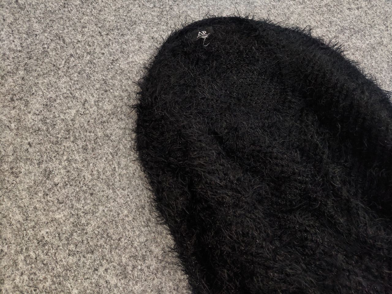 Japanese Brand Vintage Japanese Black Mohair Style Fuzzy Sweater Y2K Hype Size US S / EU 44-46 / 1 - 7 Thumbnail