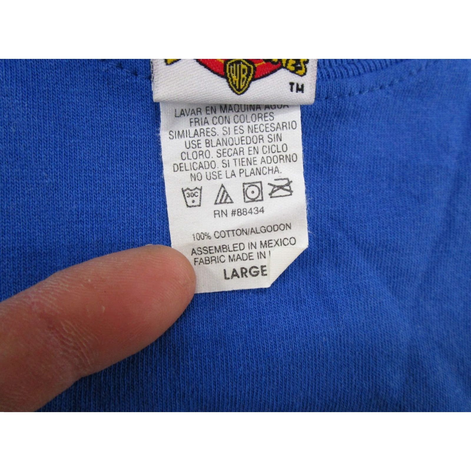 Vintage VINTAGE Looney Toons TAZ Motocross Tank Top Shirt Sleeveless Size L 90s Blue Cotton T-Shirt Mens Size US L / EU 52-54 / 3 - 6 Thumbnail