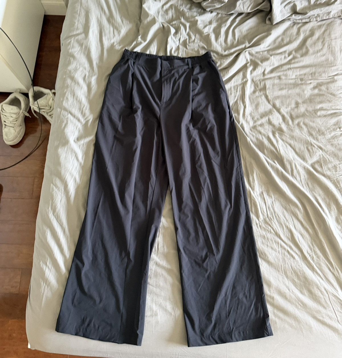 Alo Yoga alo trackpants wide leg Size 29" - 1 Thumbnail