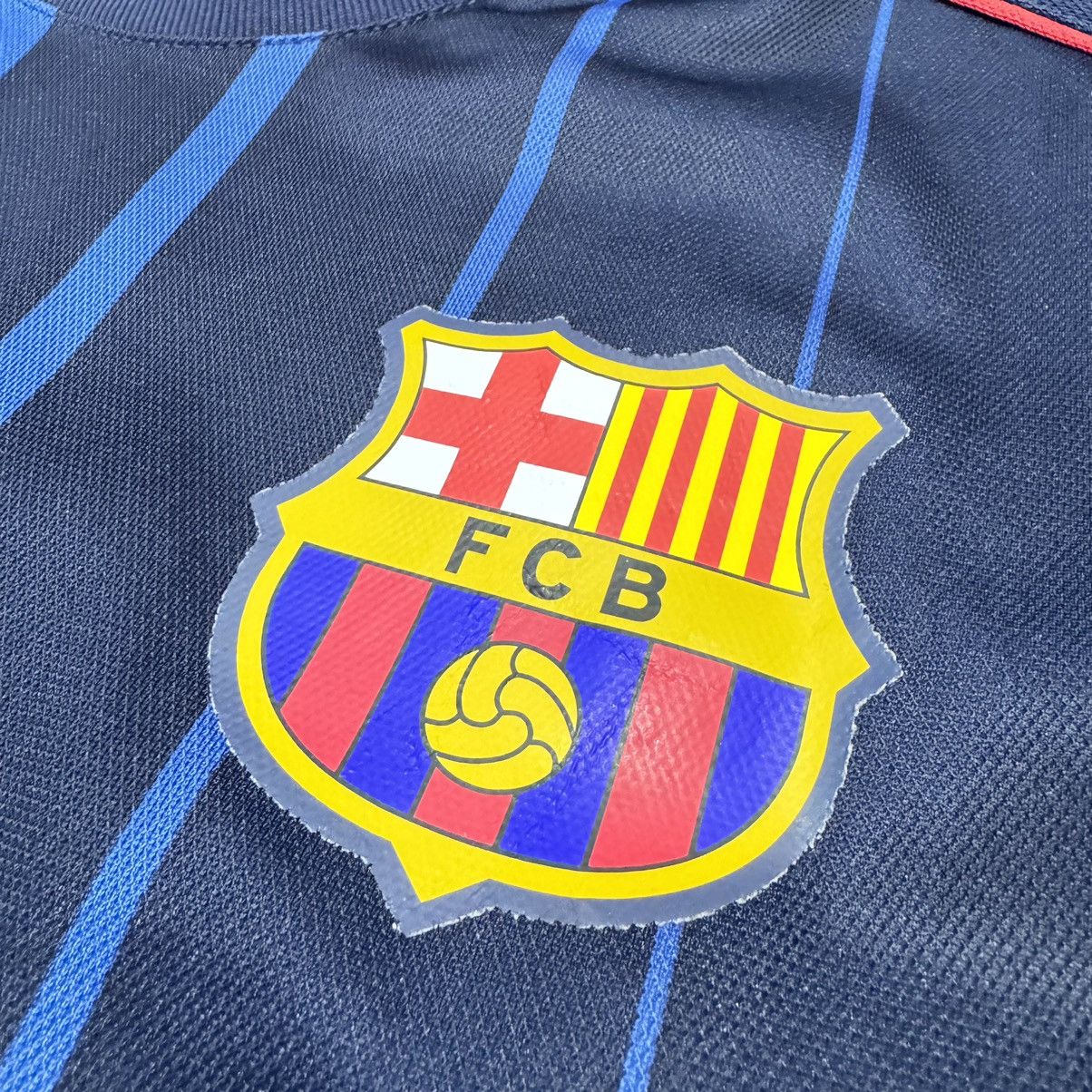 Nike Barcelona 04/05 stadium away shirt #10 Ronaldinho Size US S / EU 44-46 / 1 - 4 Thumbnail