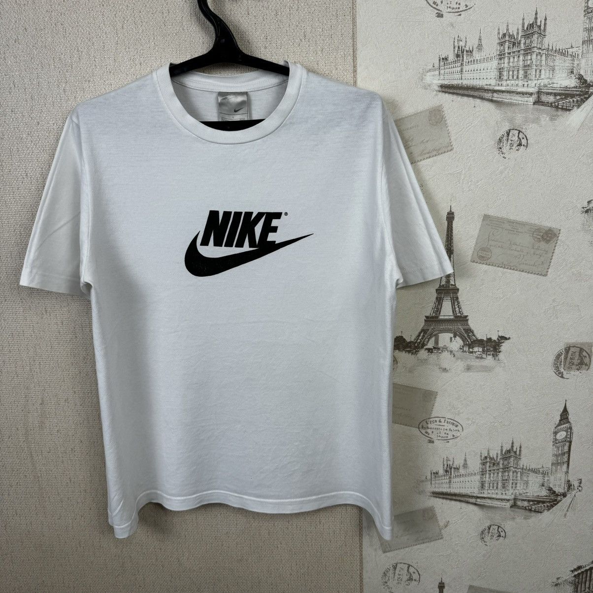 Nike × Vintage Vintage Nike T shirt 00s Centre Logo White Oversized L Size US L / EU 52-54 / 3 - 5 Thumbnail