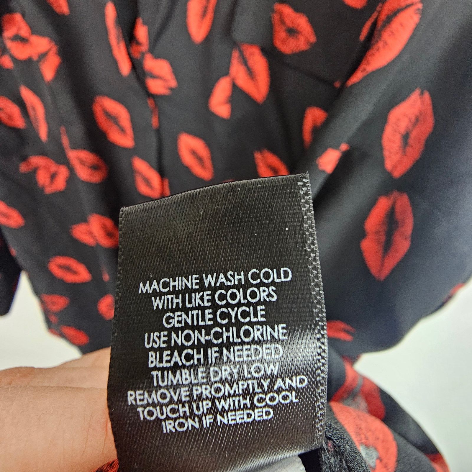 Corridor Torrid Harper Blouse Lip Print Kiss Plus Size 3X Valentines Size 3XL / US 20-22 - 8 Thumbnail